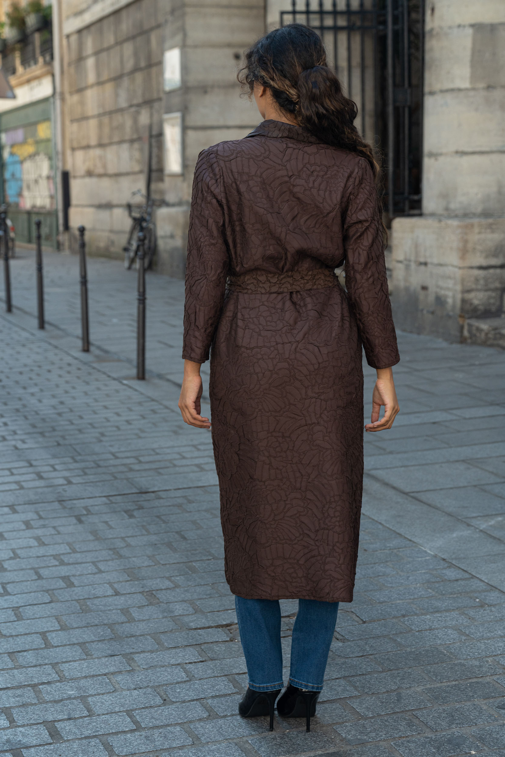Vera, le trench texturé ceinturé – Image 5