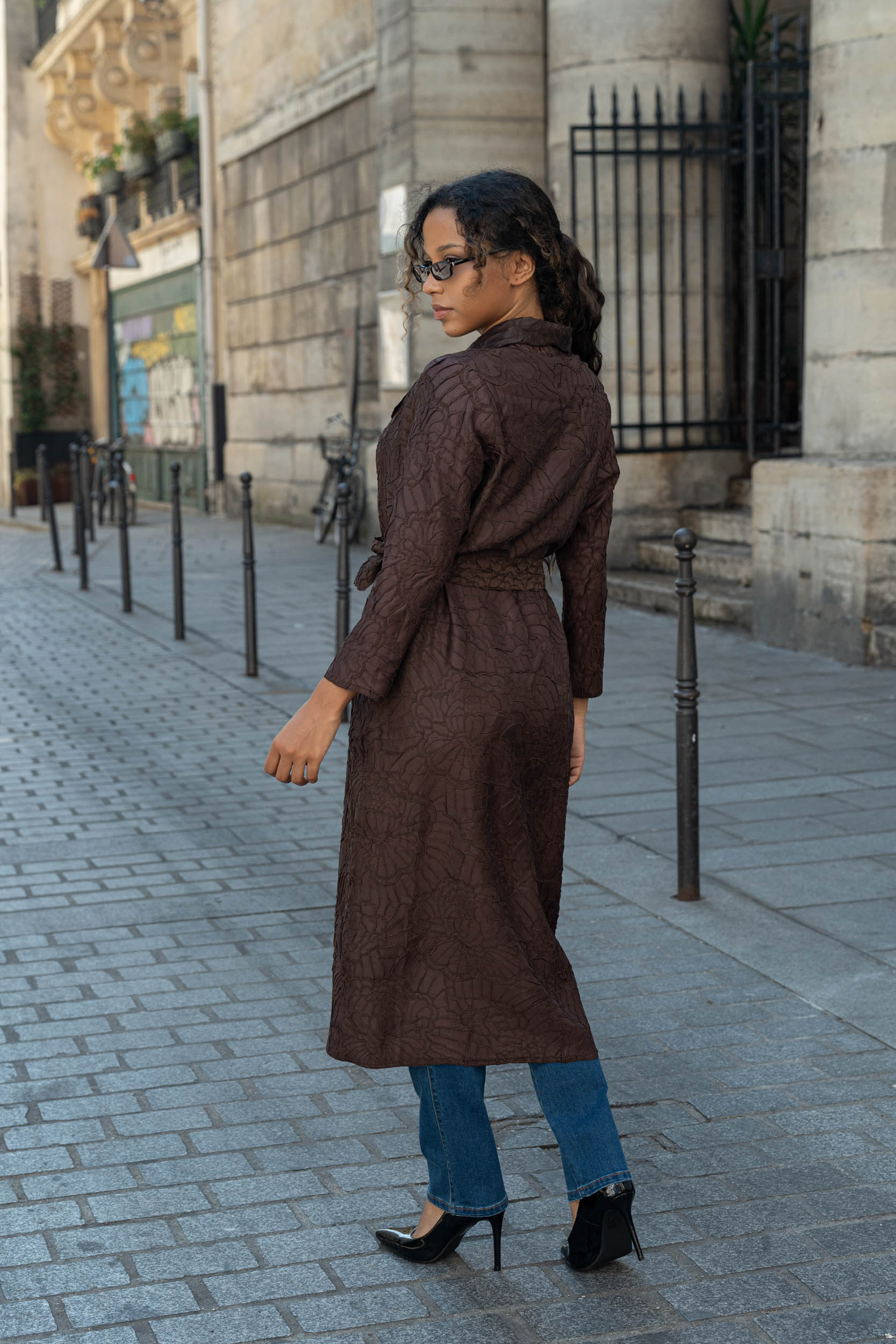 Vera, le trench texturé ceinturé – Image 4