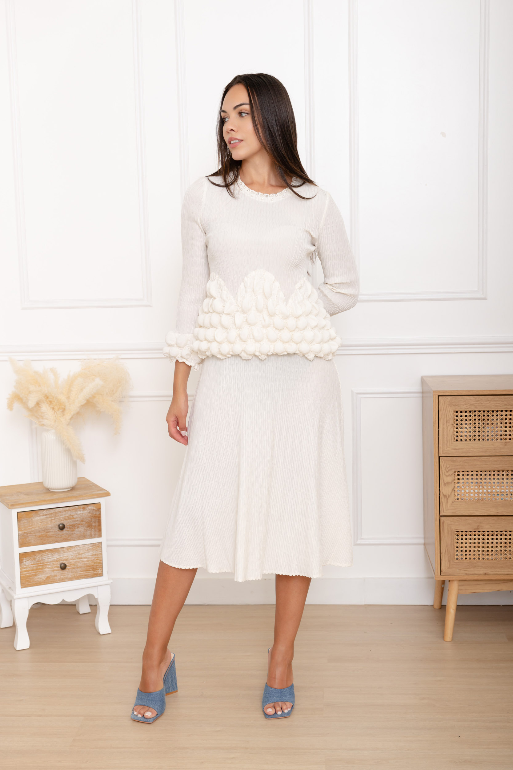 Blanche, la robe à taille pompons – Image 6