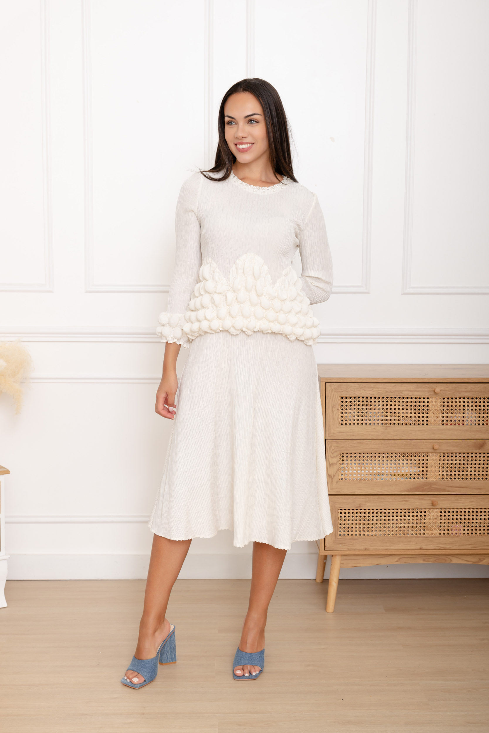 Blanche, la robe à taille pompons – Image 4