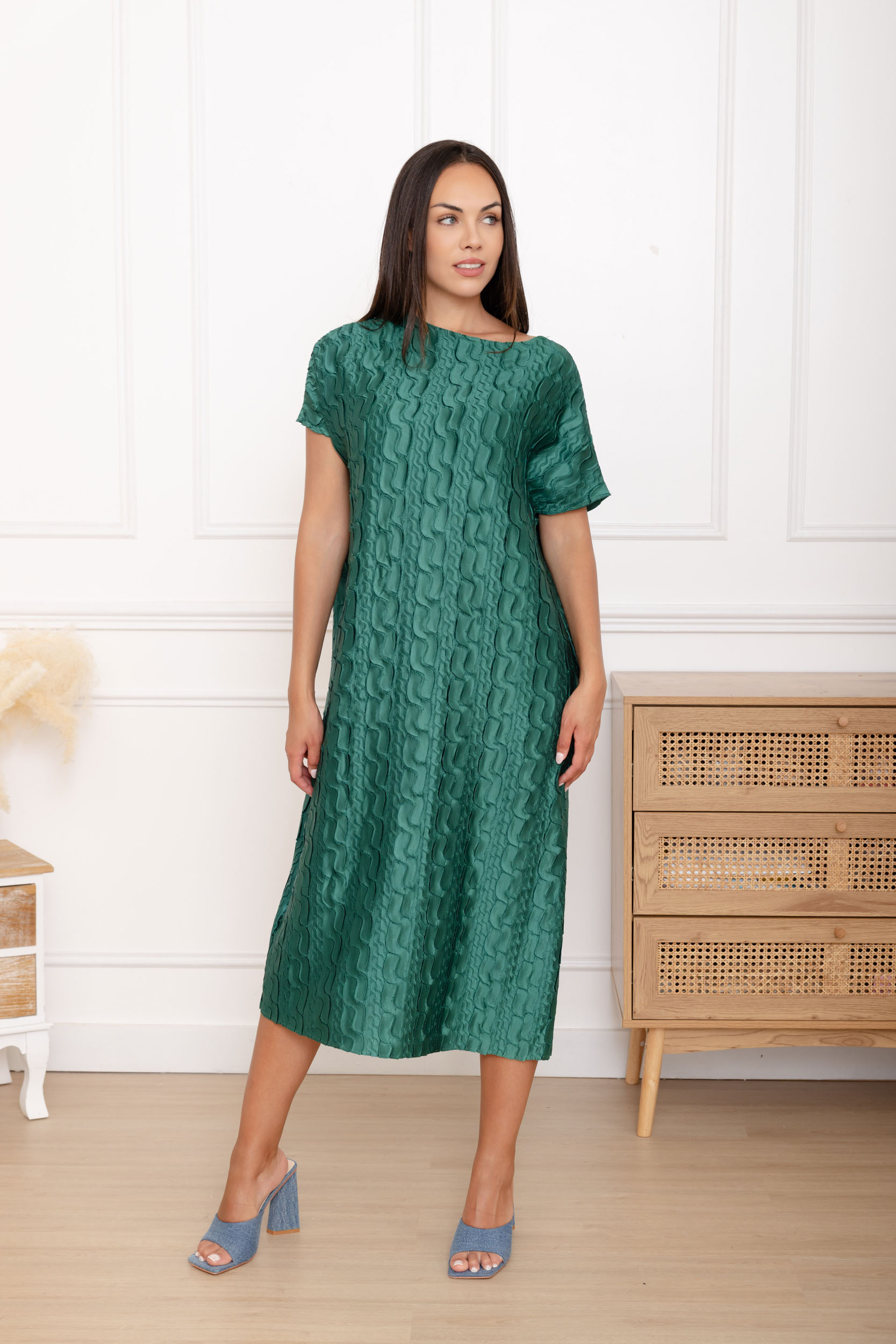 Léonie, la robe large texturée manches courtes – Image 8