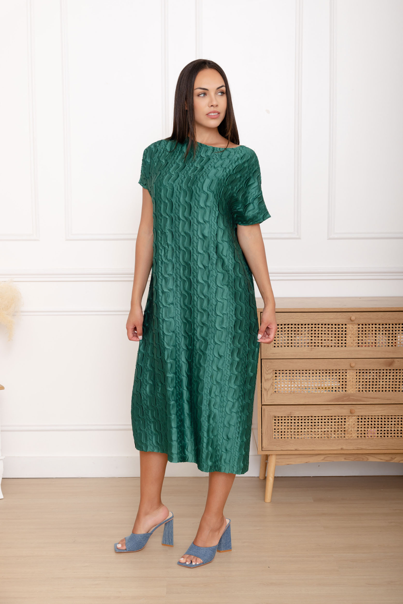 Léonie, la robe large texturée manches courtes – Image 11