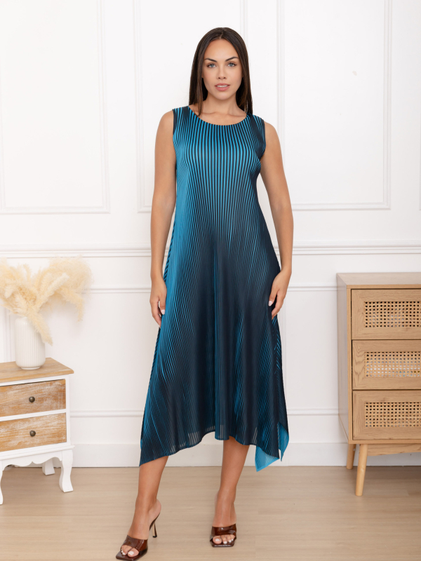 Zara, la robe midi évasée bicolore effet rayures