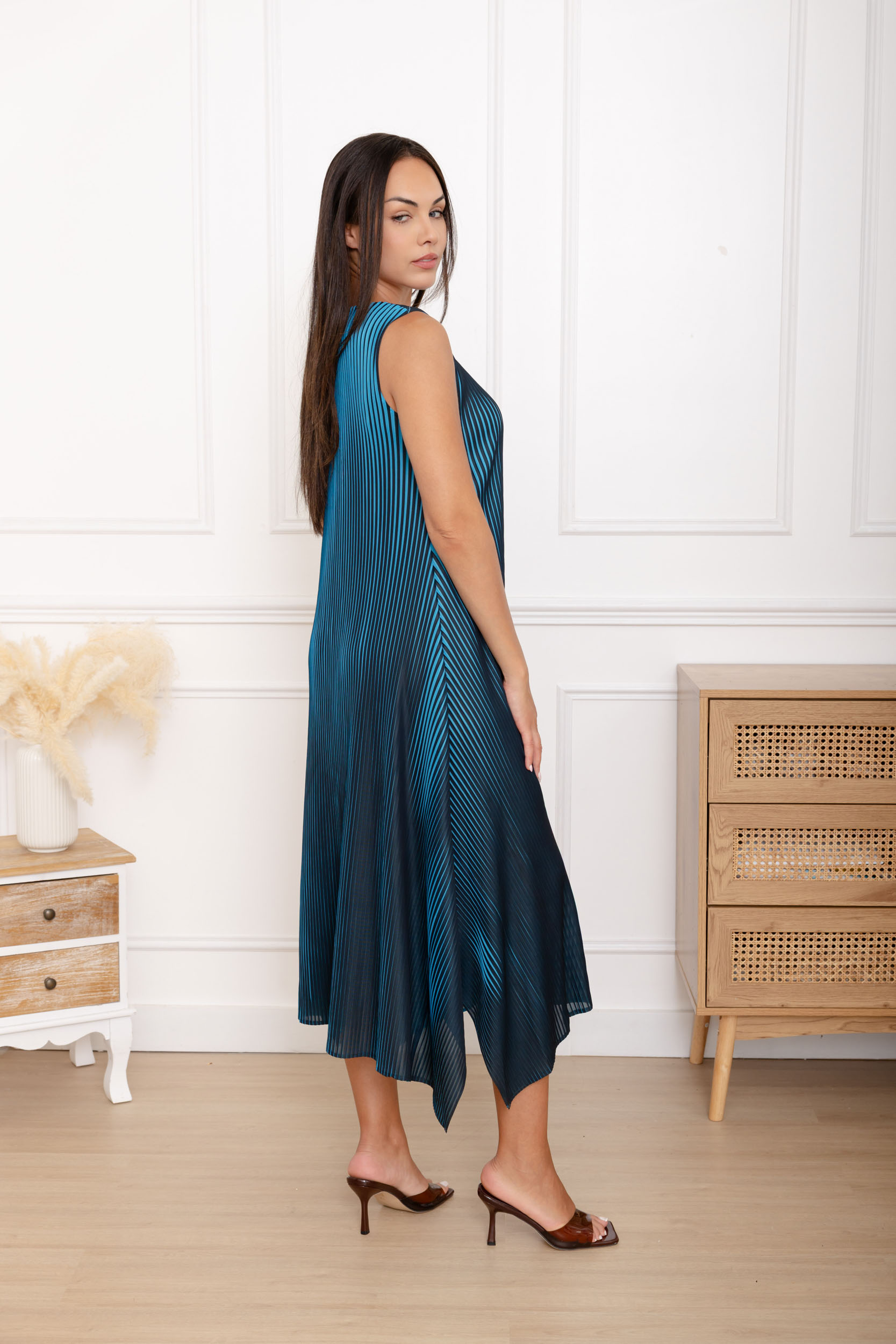 Zara, la robe midi évasée bicolore effet rayures – Image 4
