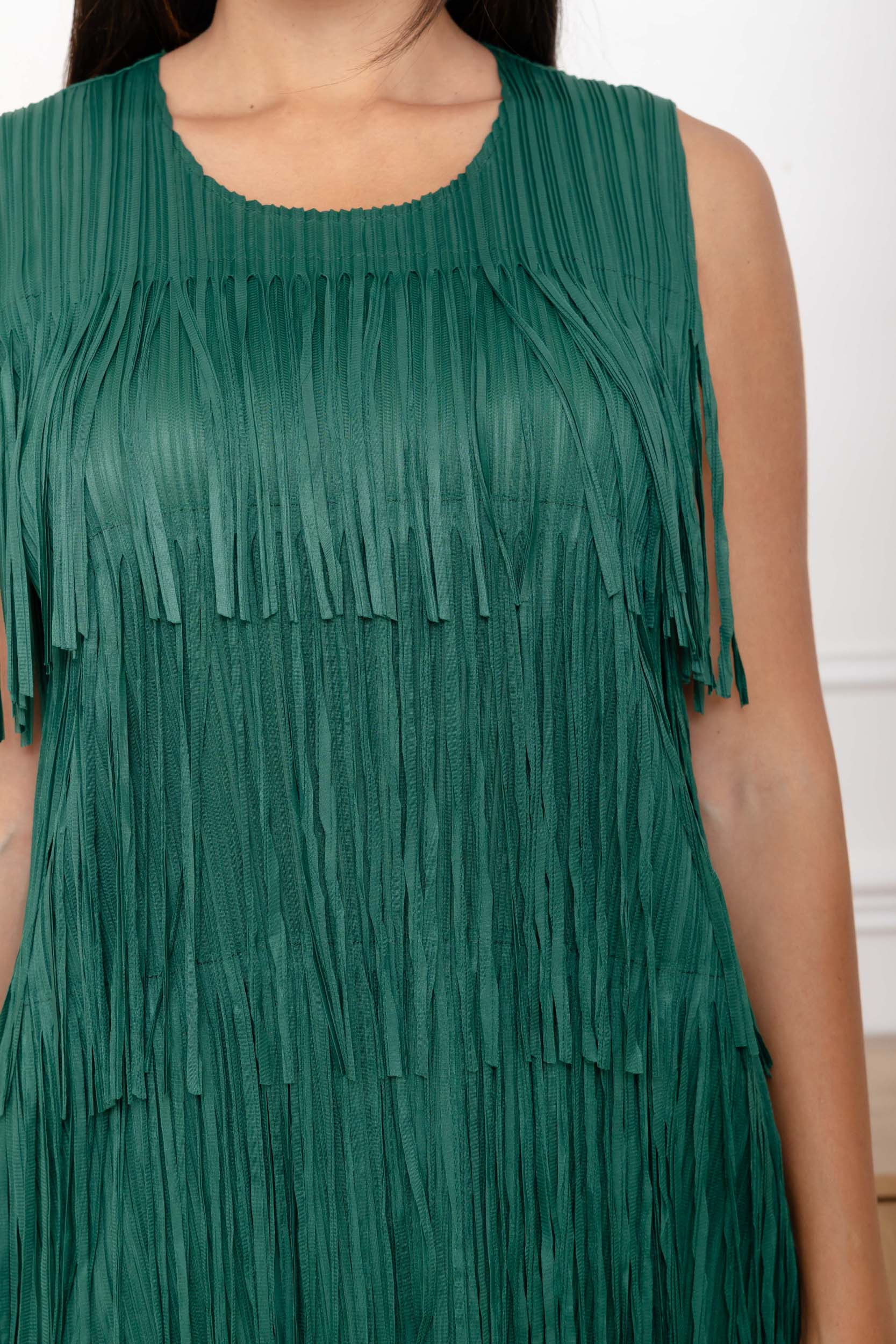 Wanda, l'ensemble robe et cape à franges superposées – Image 12