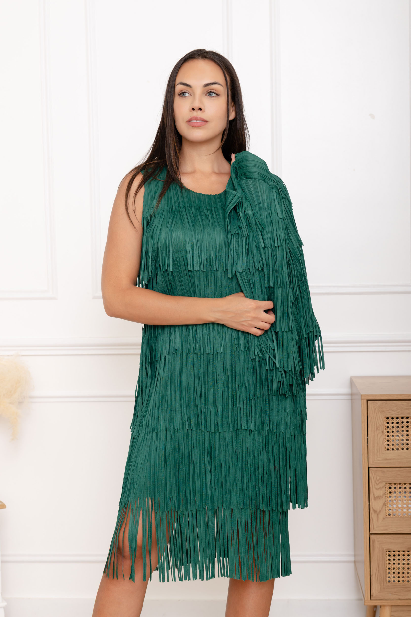 Wanda, l'ensemble robe et cape à franges superposées – Image 10