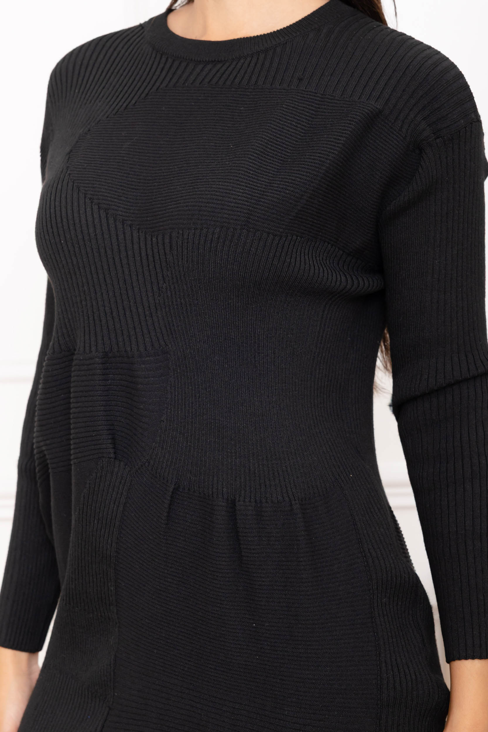 Noa, la robe pull en maille côtelée volantée – Image 7