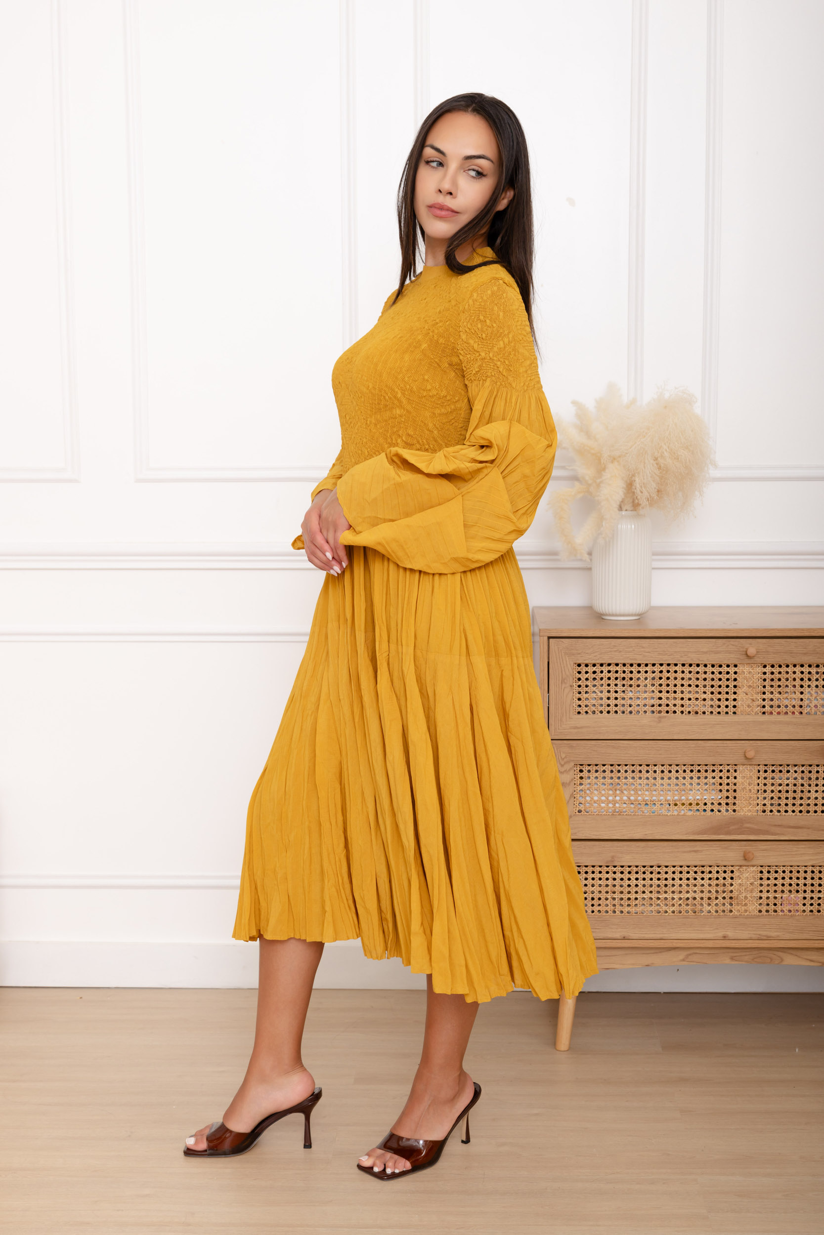Cléo, la robe smockée manches bouffantes plissées – Image 6
