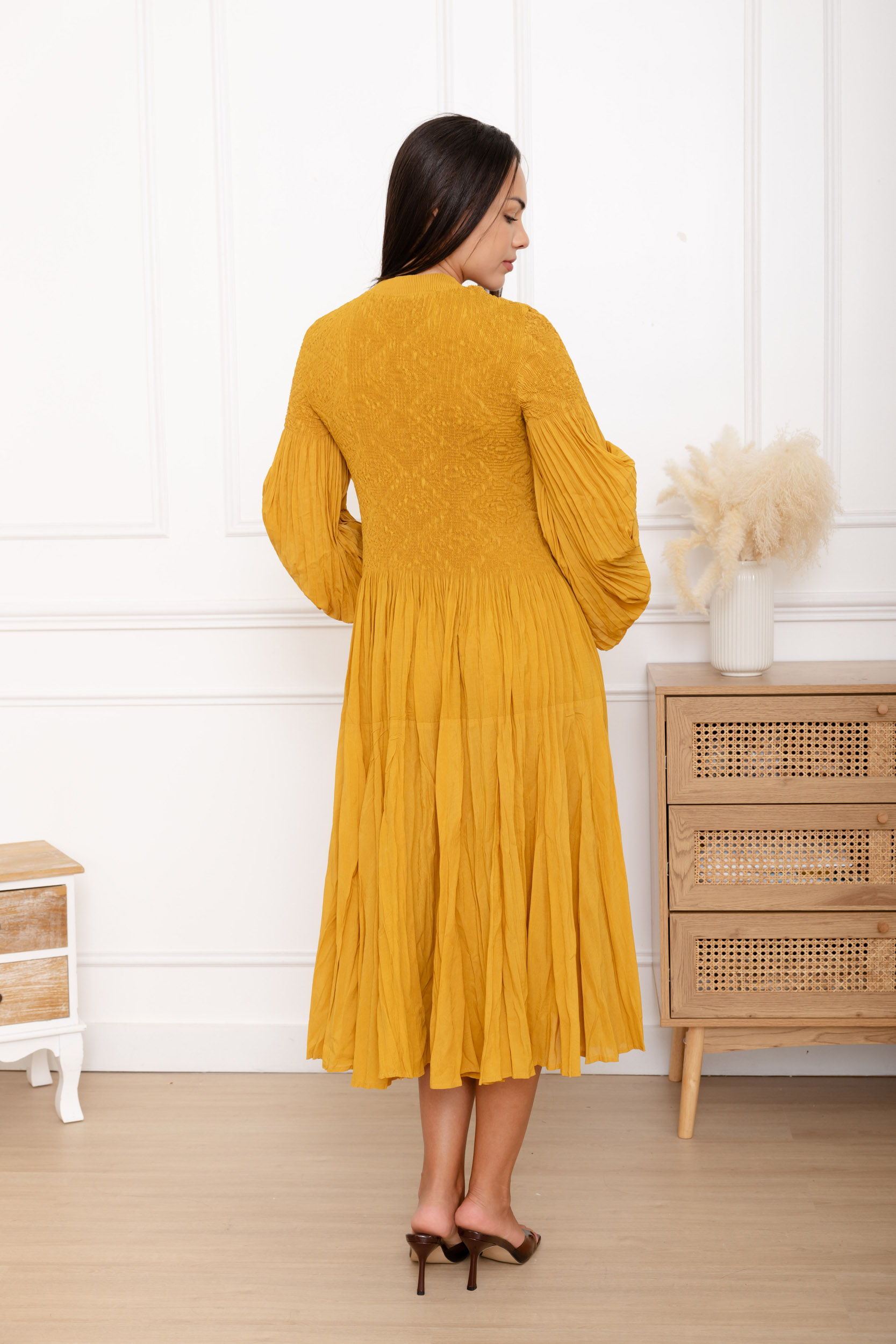 Cléo, la robe smockée manches bouffantes plissées – Image 8