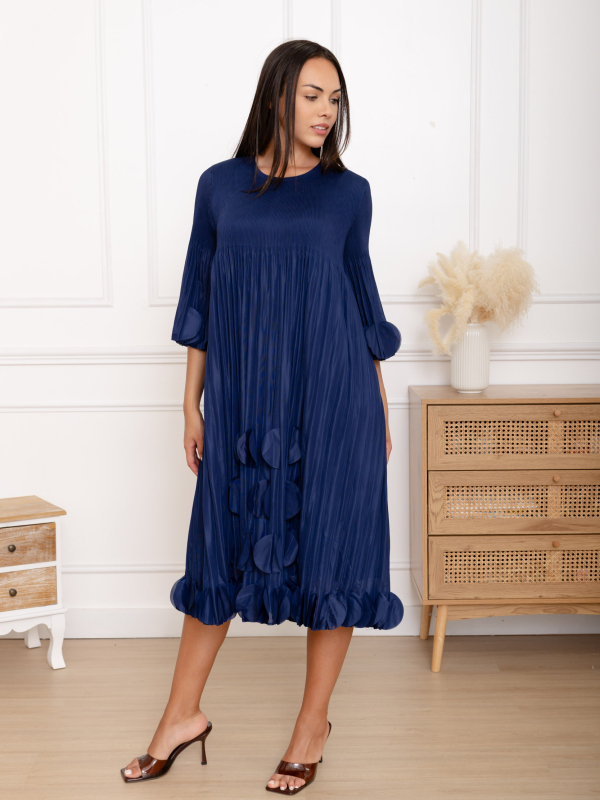Olivia, la robe midi droite à pastilles et manches volantées - Bleu nuit