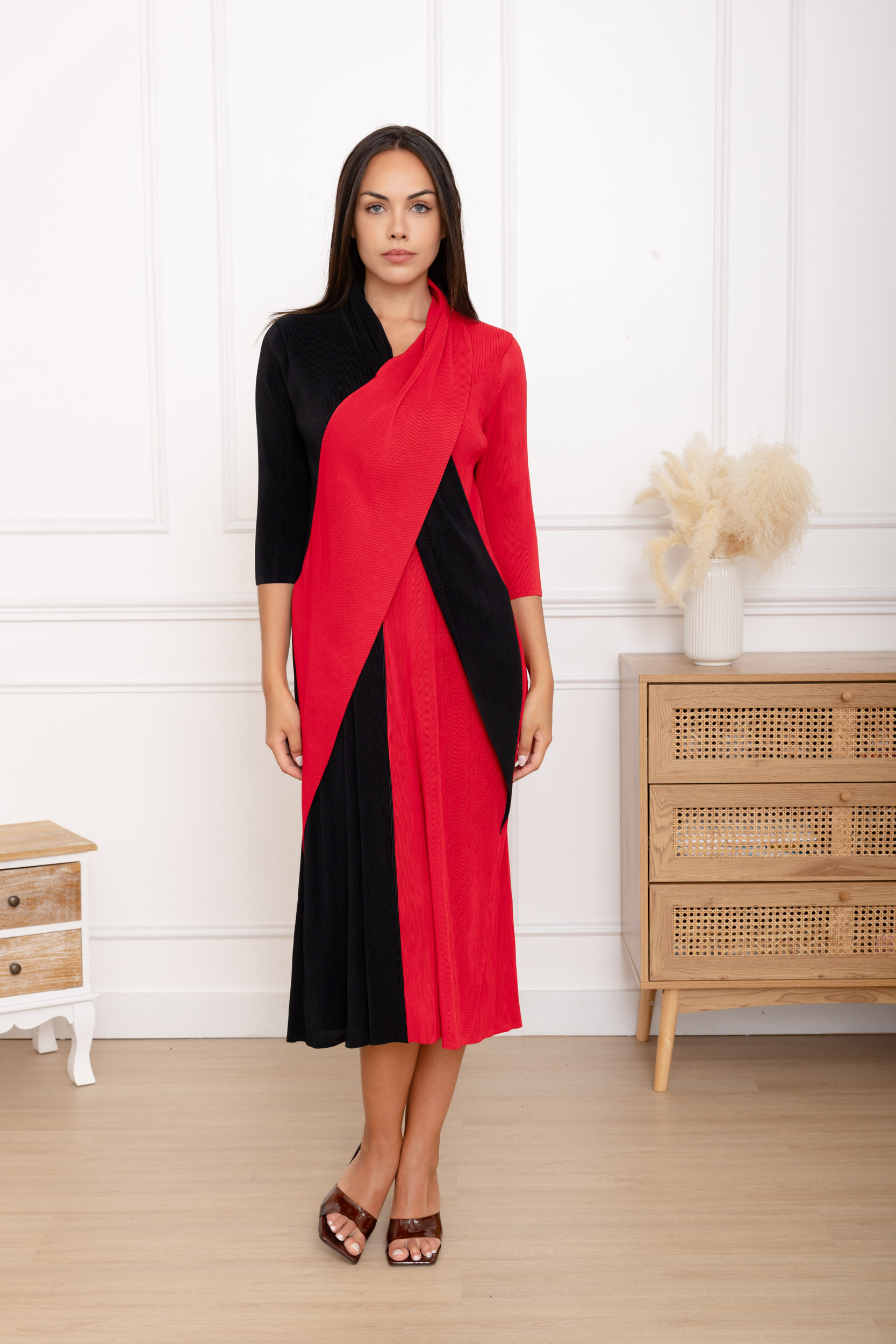 Kim, la robe droite bicolore à écharpe croisée – Image 8