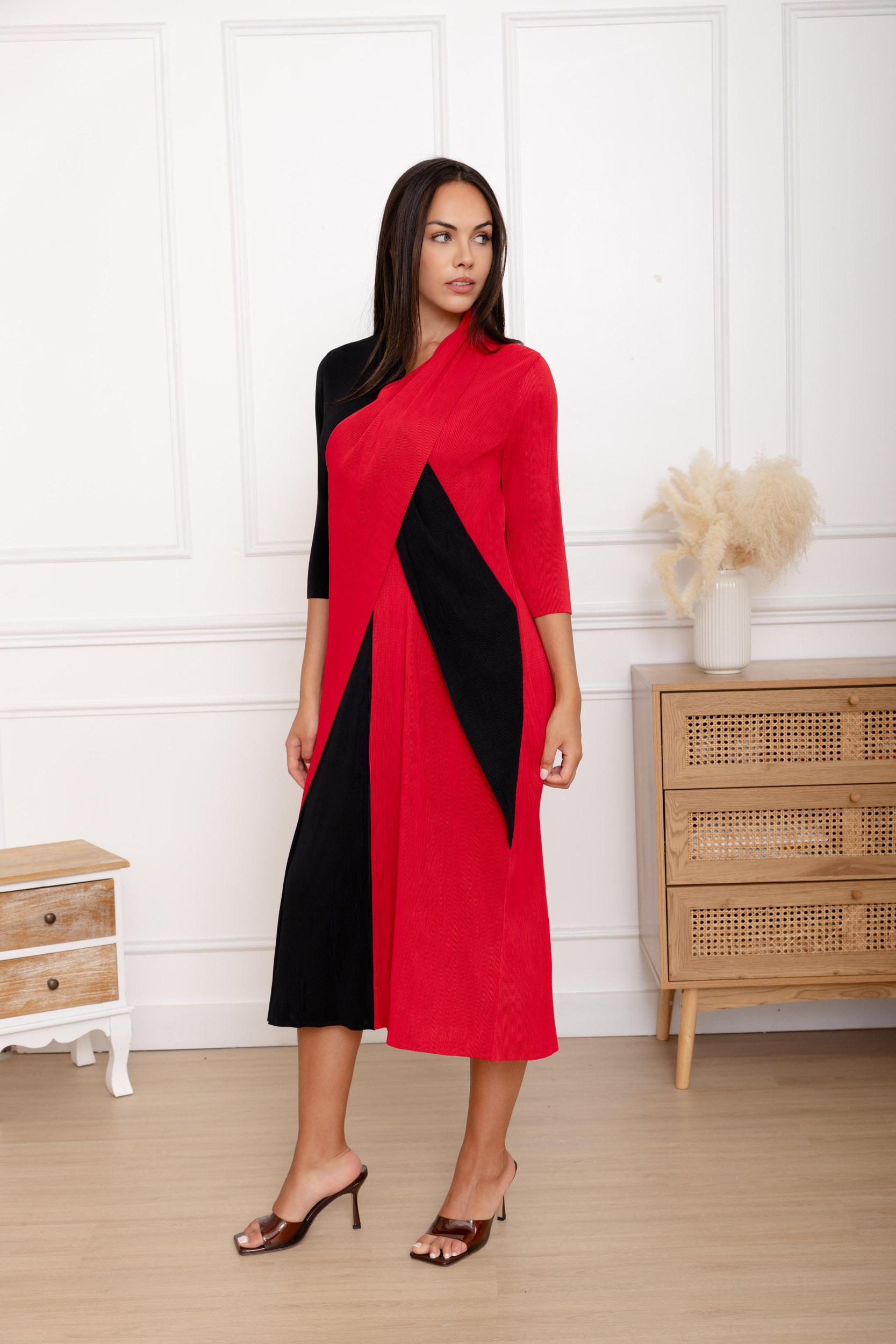 Kim, la robe droite bicolore à écharpe croisée – Image 6
