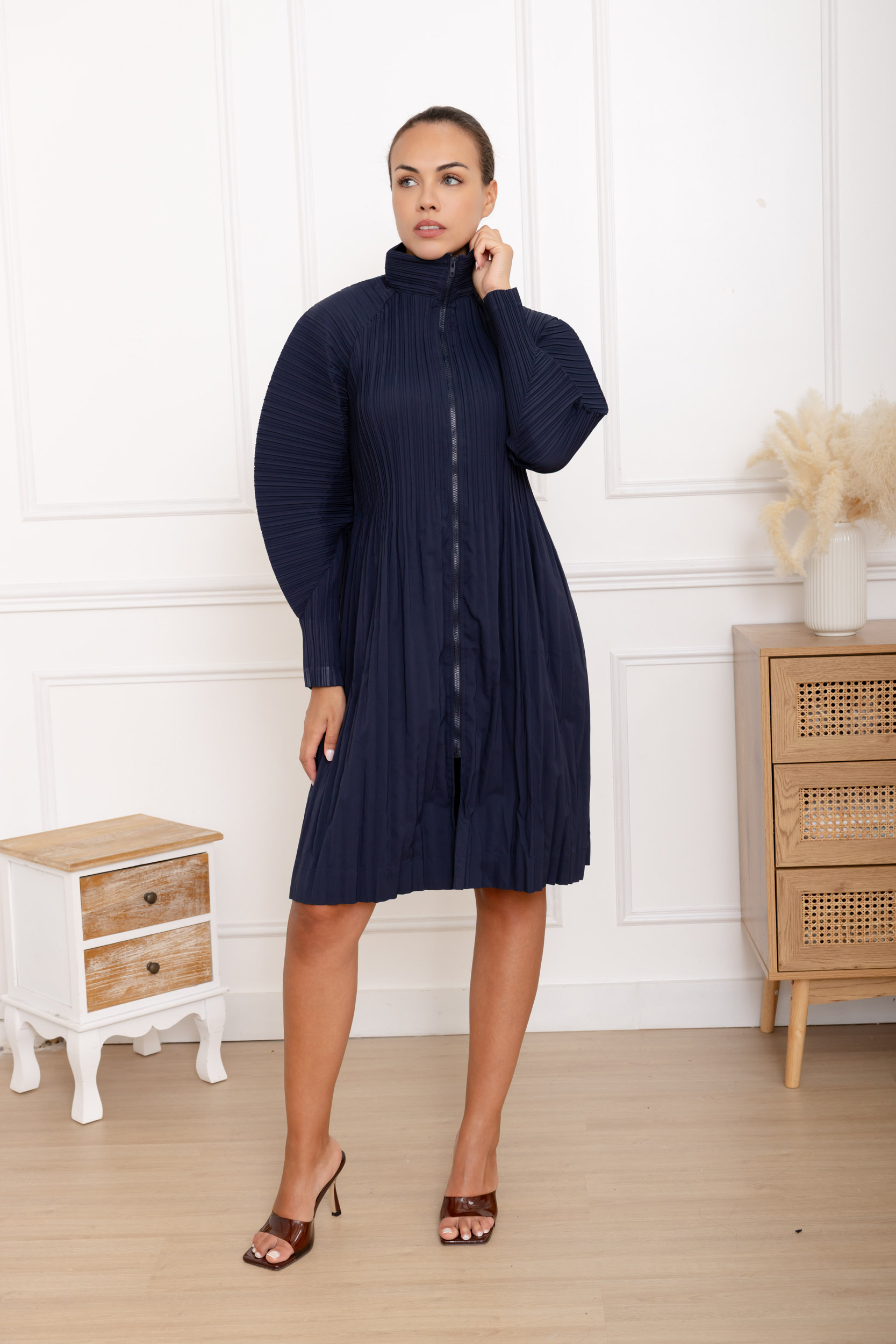 Vaïana, le manteau plissé zippé manches ailerons – Image 10