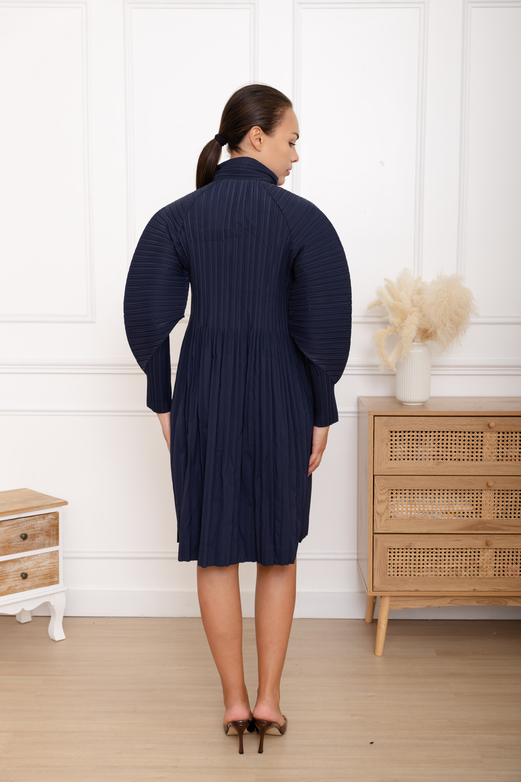 Vaïana, le manteau plissé zippé manches ailerons – Image 7