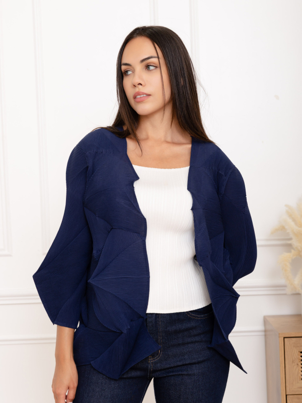 Caroline, la veste plissée sculpturale à effet origami - Bleu marine