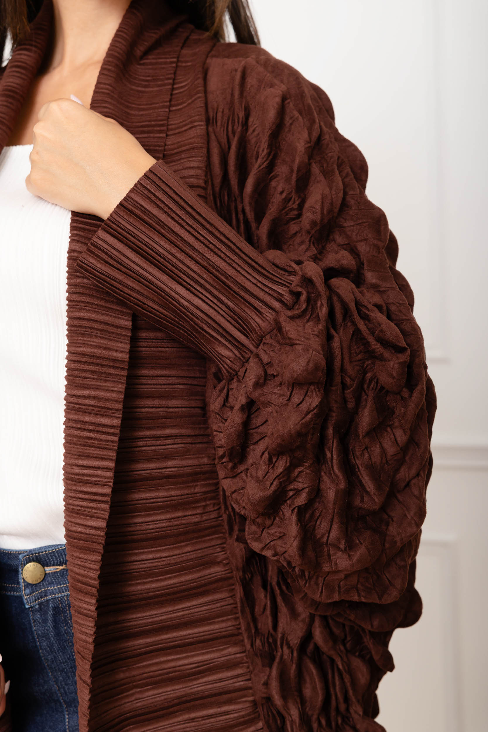 Roxane, la veste longue kimono à manches froissées bouffantes – Image 2