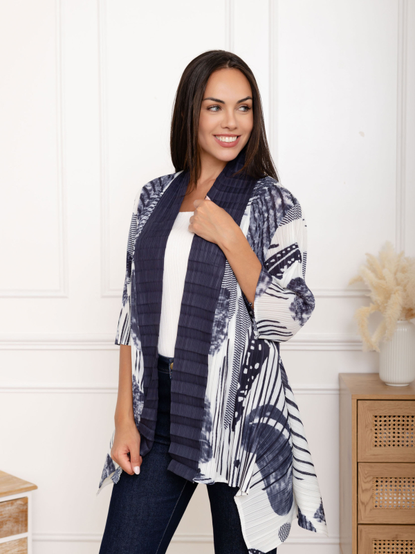 Ivanna, la veste kimono plissée à pans asymétriques imprimée