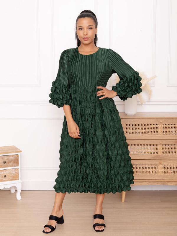 Amina, la robe bullée à jupe pompons