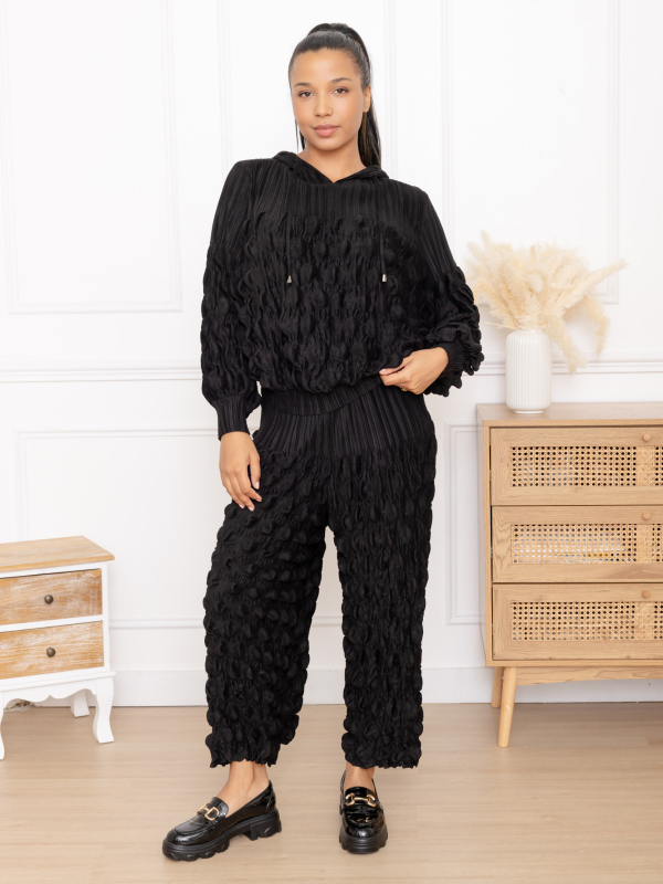 Luna, l'ensemble hoodie et pantalon à tissu bullé