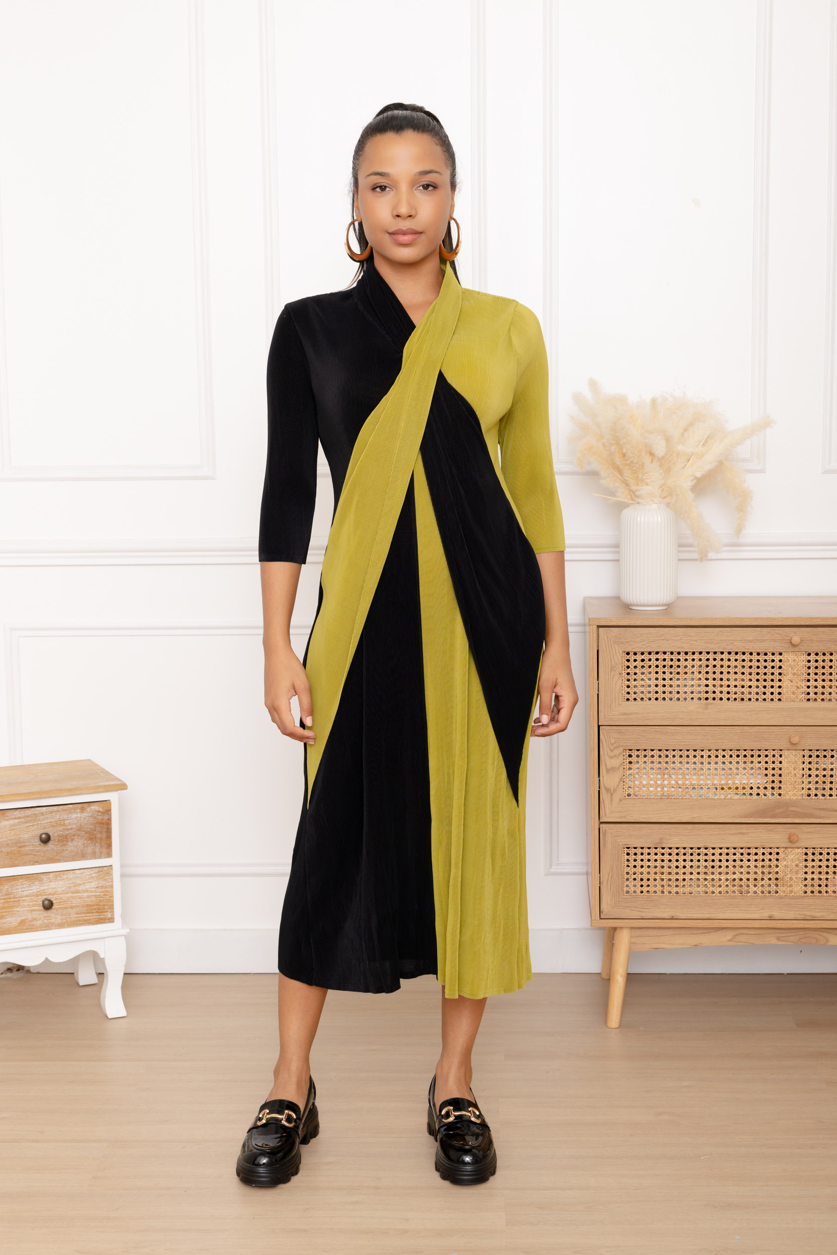 Kim, la robe droite bicolore à écharpe croisée – Image 10