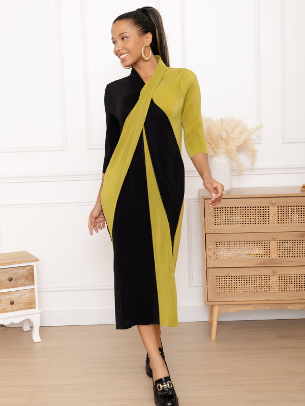 Kim, la robe droite bicolore à écharpe croisée