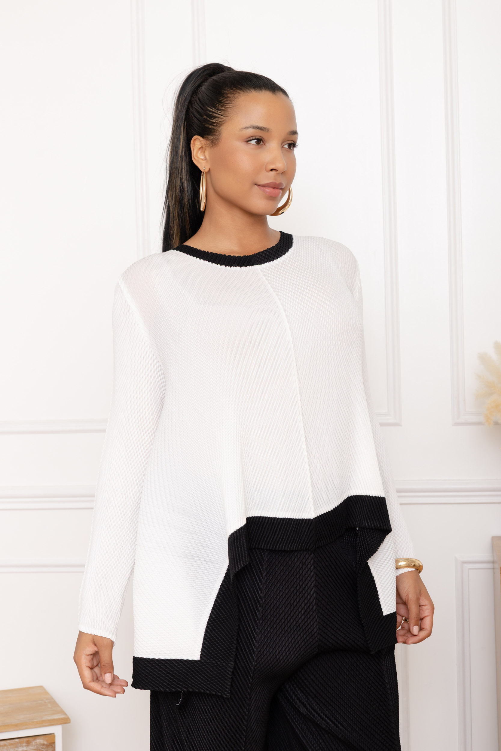 Léa, le top oversize bicolore à ourlet asymétrique – Image 5