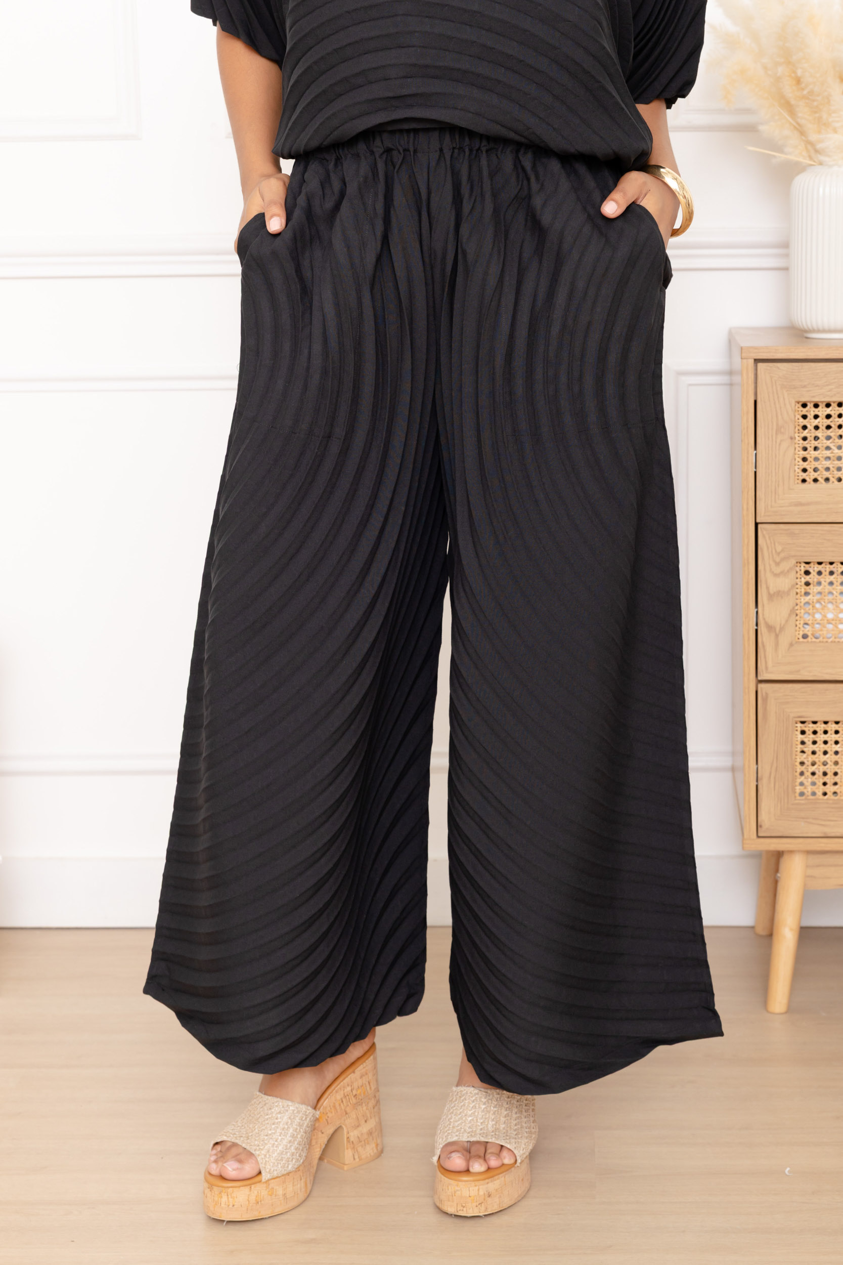 Alba, le pantalon en relief en onde – Image 4