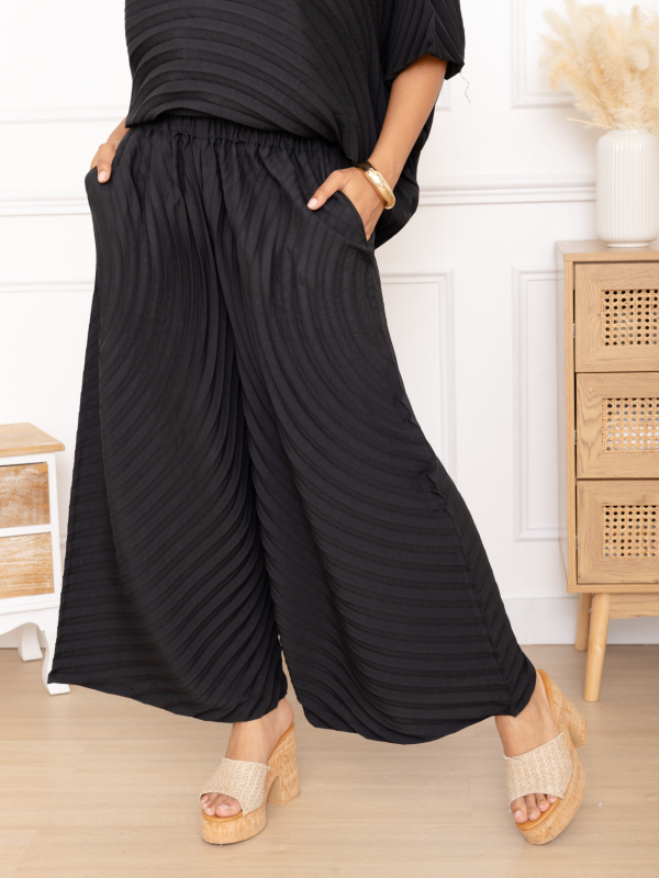 Alba, le pantalon en relief en onde