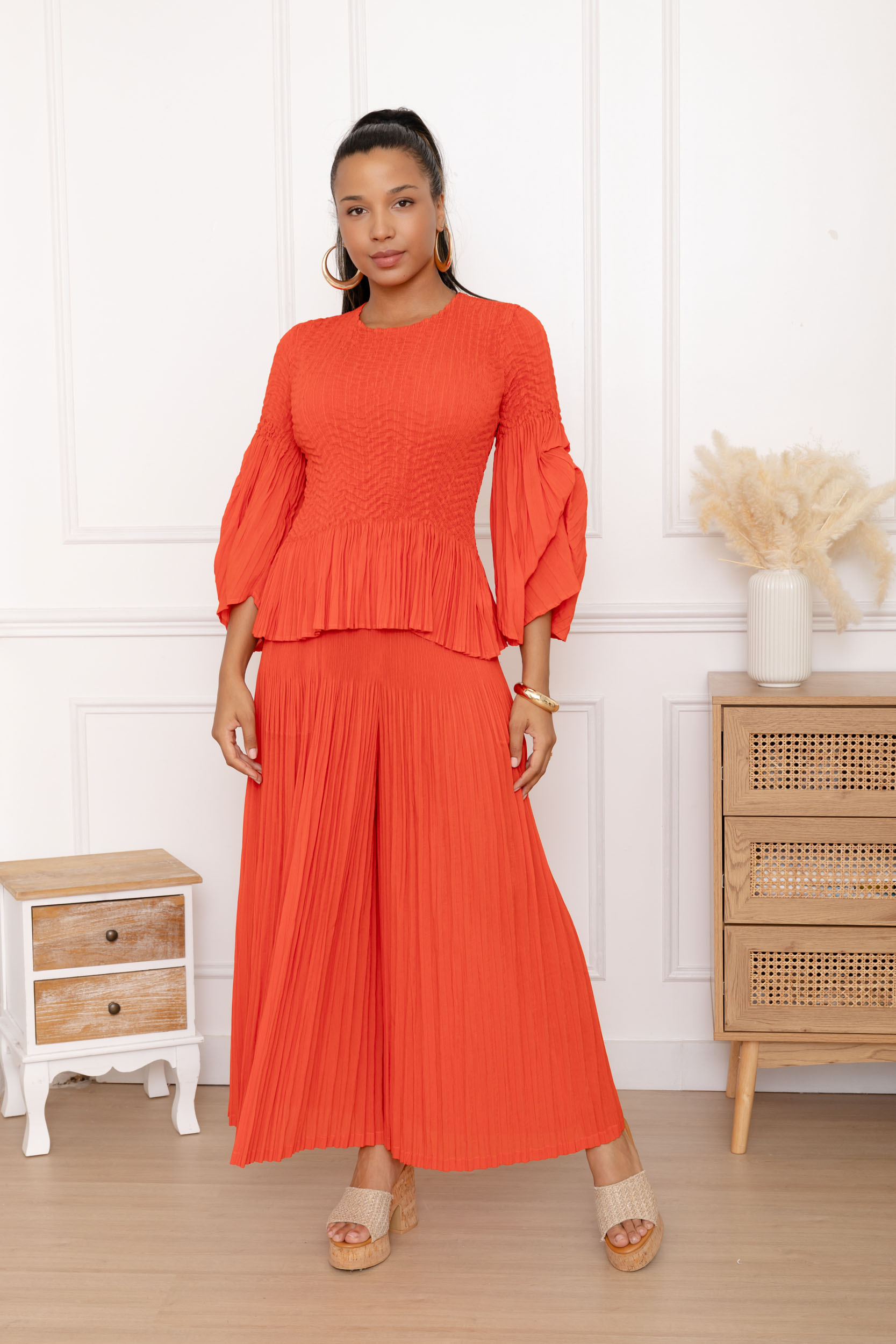 Serena, le top peplum à buste smocké et manches volantées – Image 5