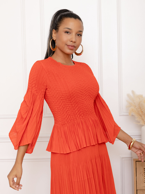 Serena, le top peplum à buste smocké et manches volantées