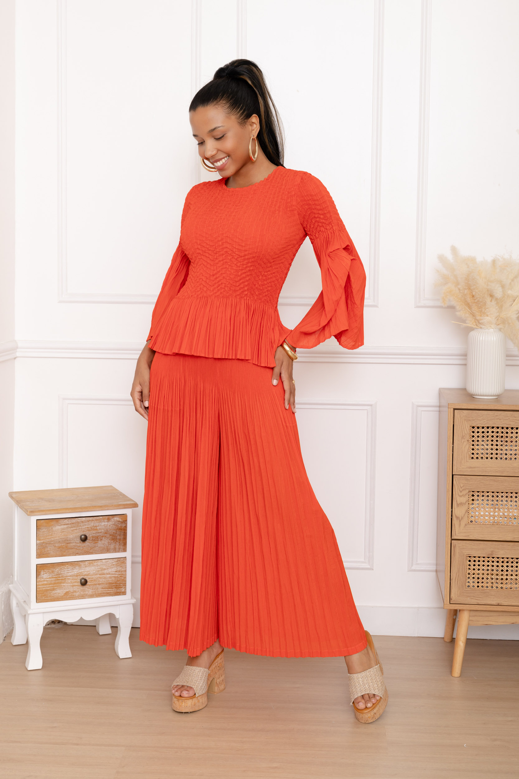 Serena, le top peplum à buste smocké et manches volantées – Image 4