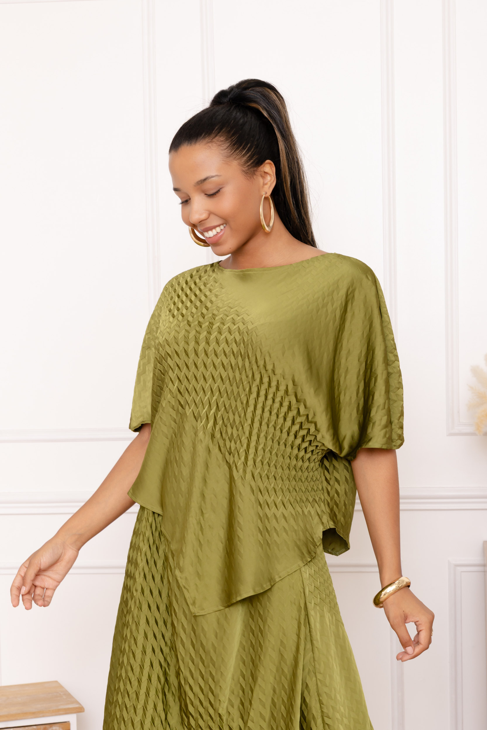 Nadia, le top oversize à pan asymétrique – Image 2