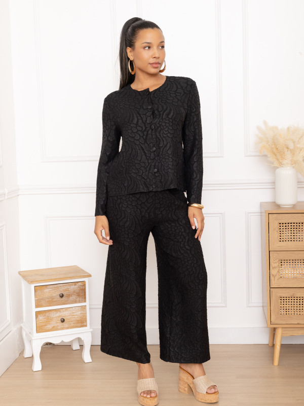 Mathilde, l'ensemble veste courte et pantalon large à broderie florale