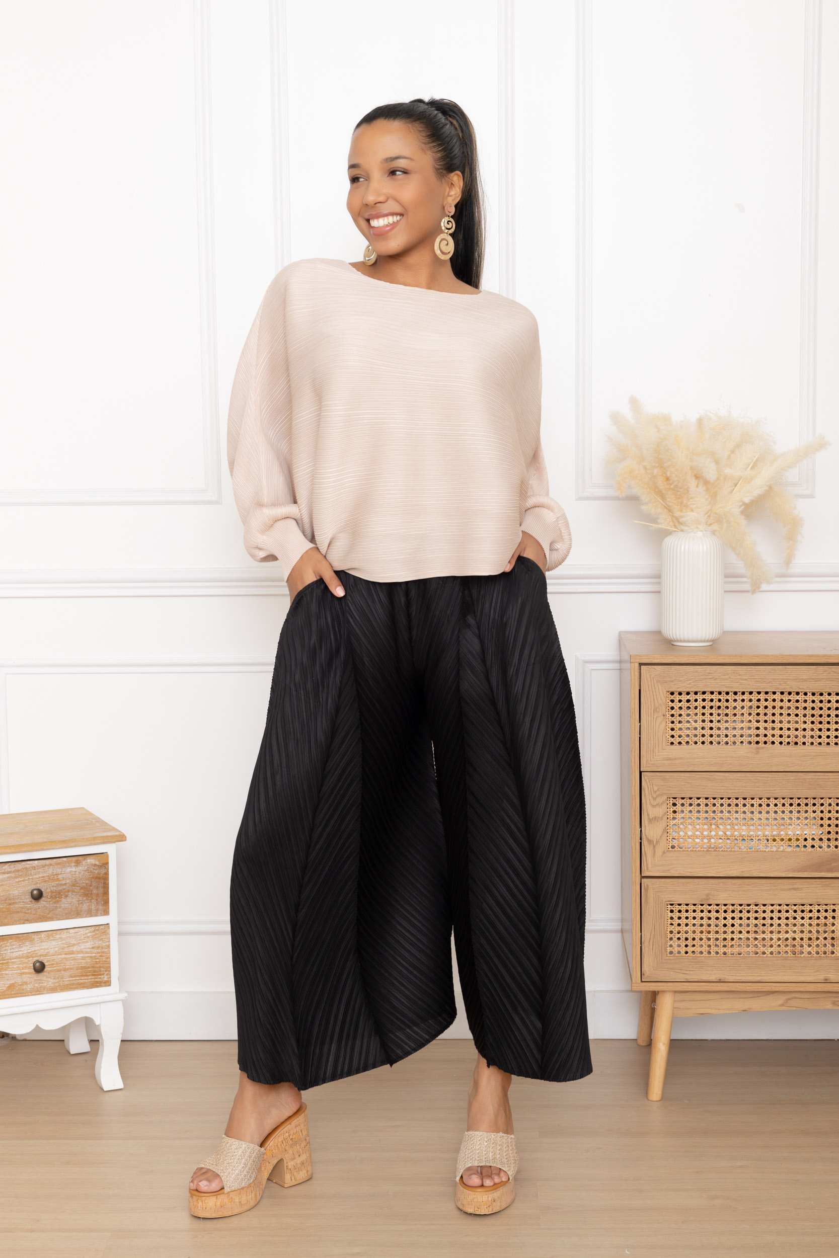 Yasmin, le pantalon large plissé chevron