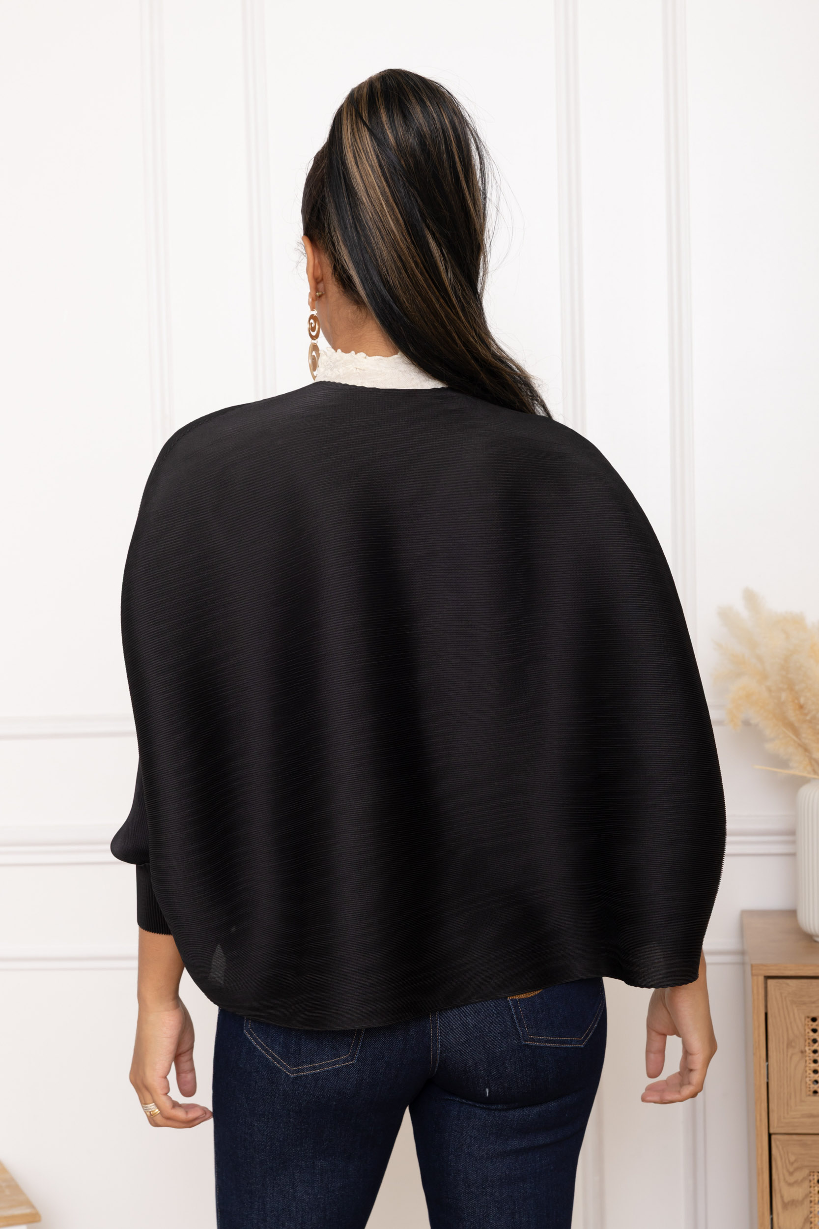 Ilona, la veste courte plissée à manches chauve-souris – Image 9