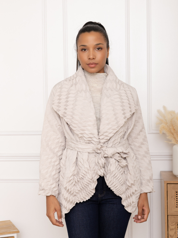 Talia, le manteau texturé croisé ceinturé grand col
