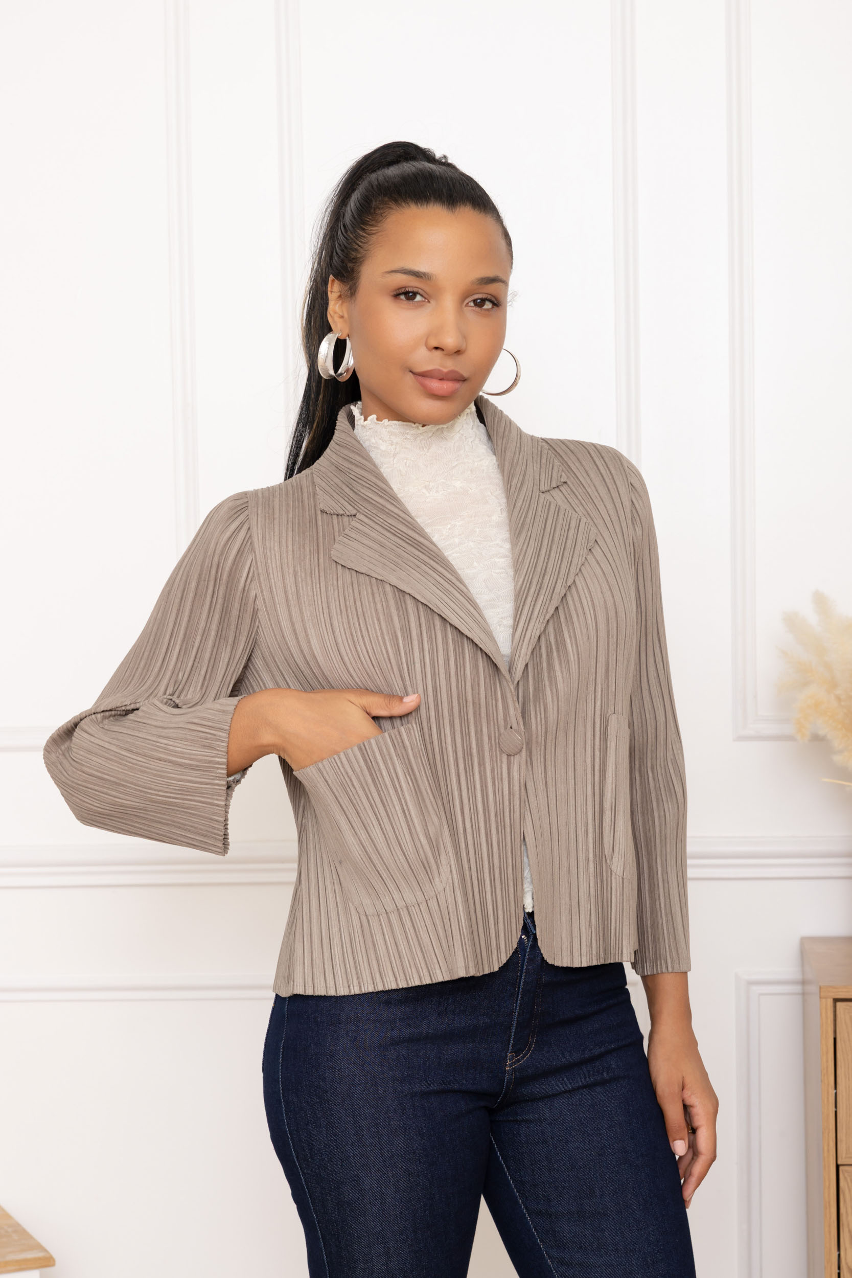 Monica, la veste blazer plissée – Image 6