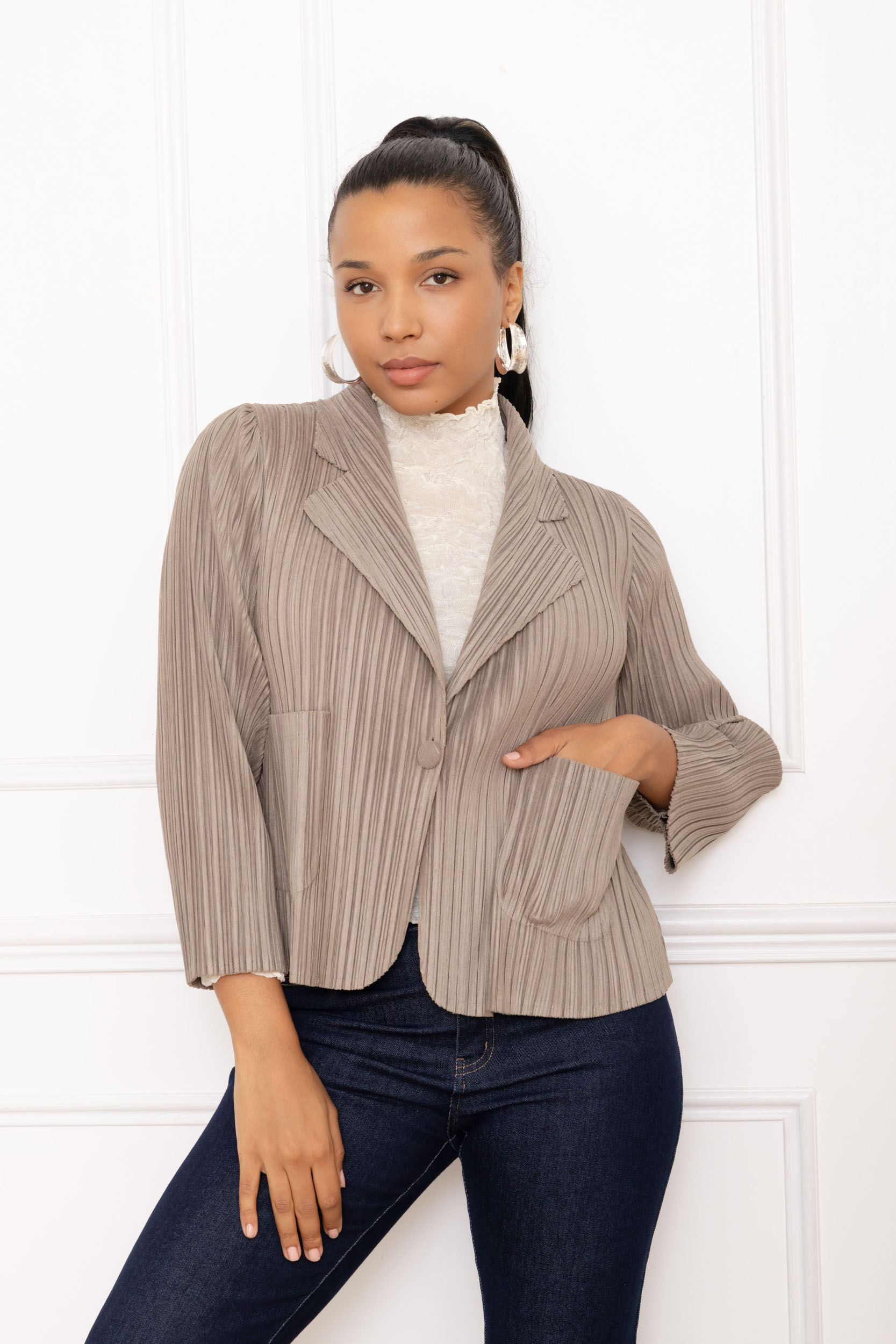 Monica, la veste blazer plissée