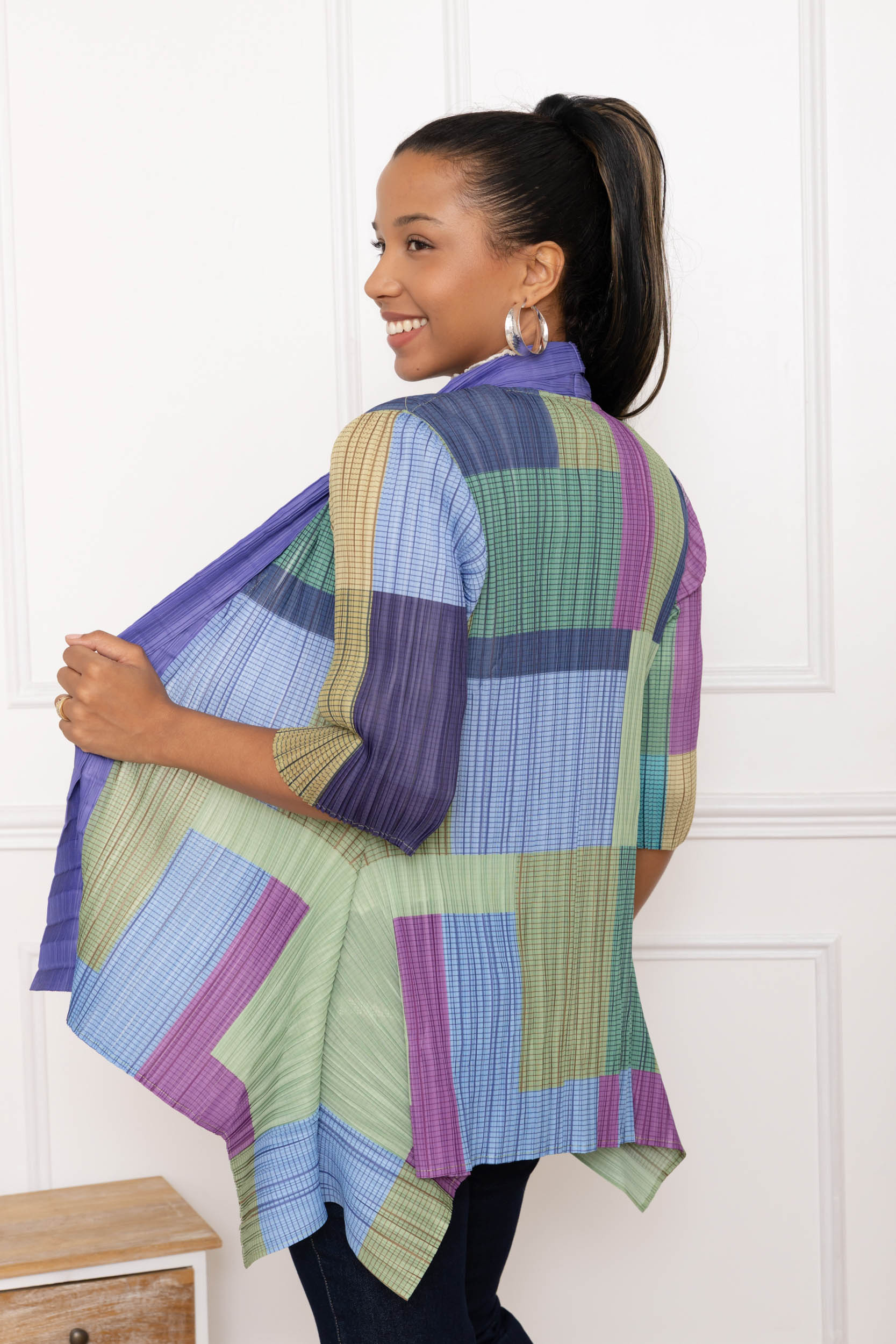 Ivanna, la veste kimono plissée à pans asymétriques imprimée – Image 8