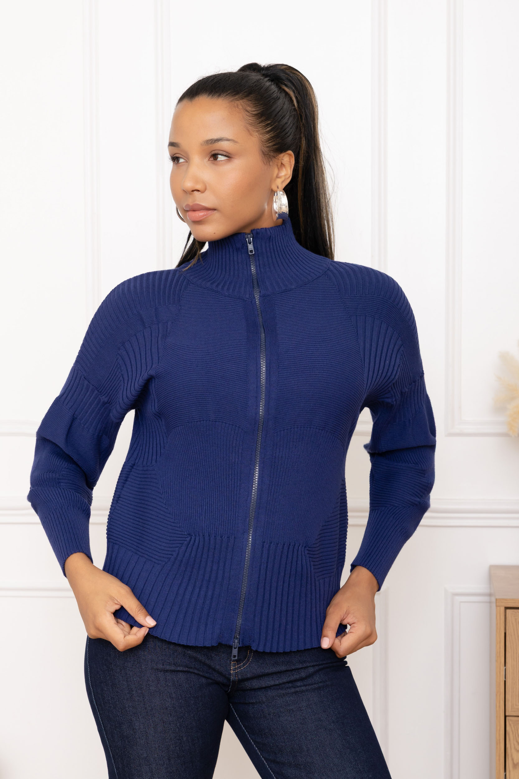 Maëlle, le gilet côtelé zippé col montant – Image 4