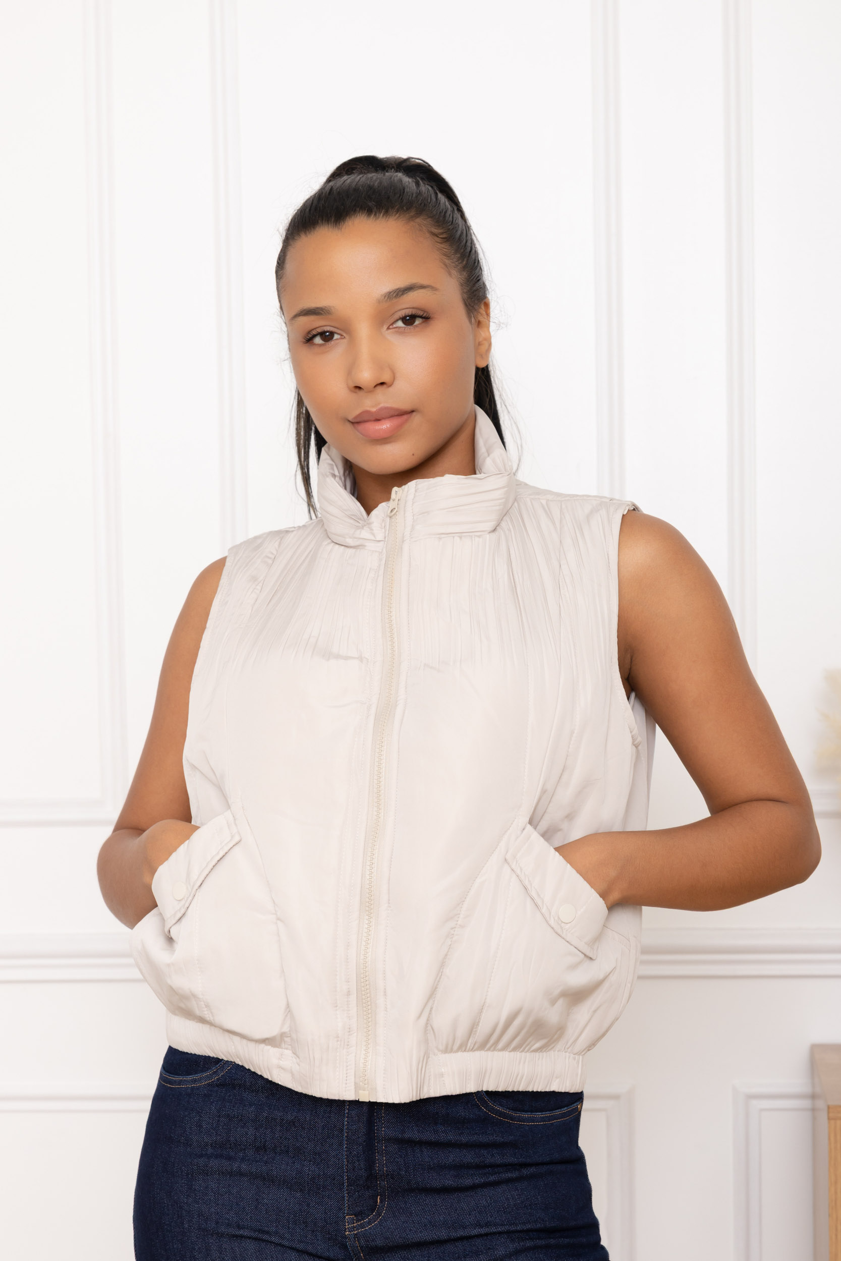 Nova, le gilet zippé sans manches col montant – Image 9