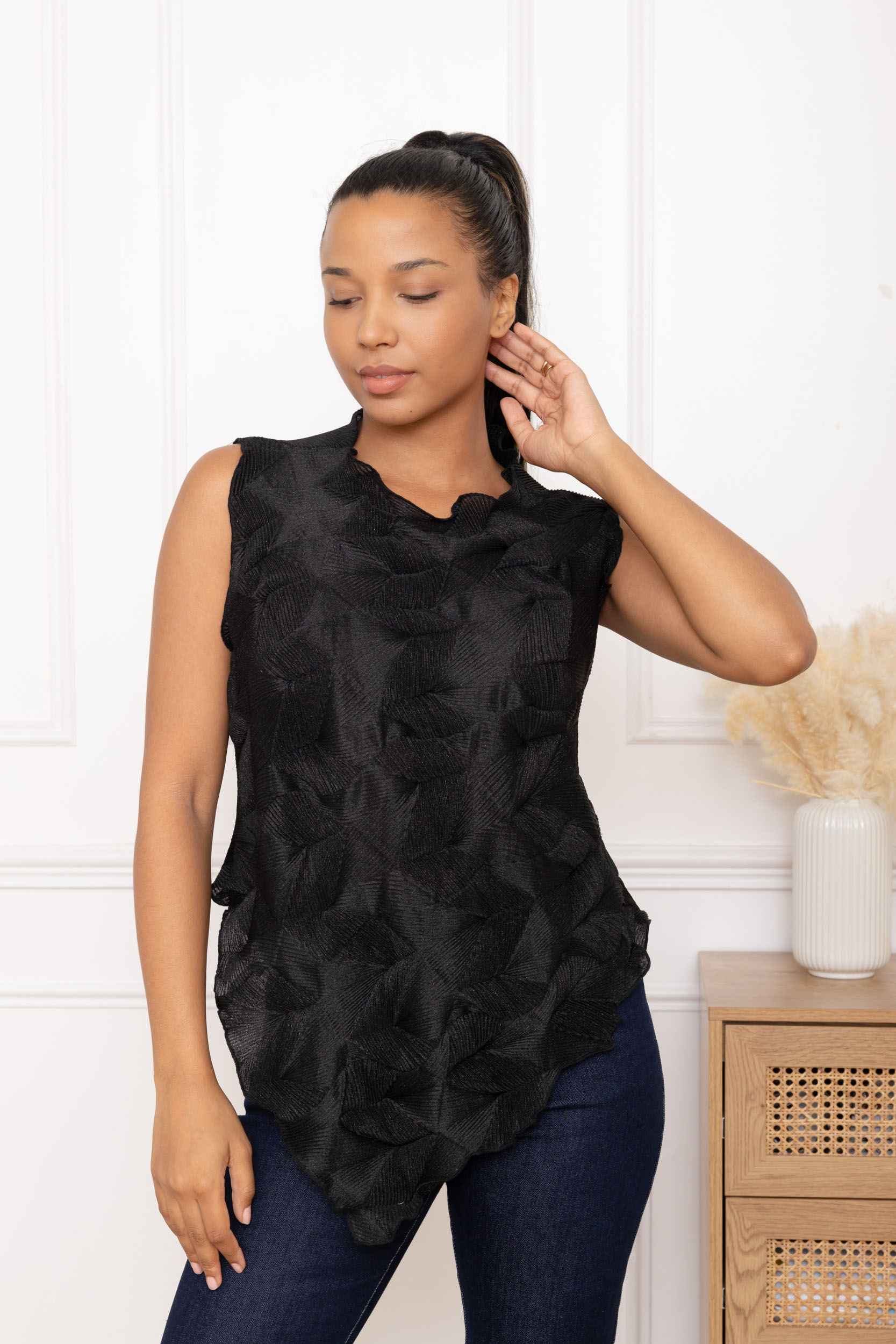 Aria, le top asymétrique texturé sans manches pailleté