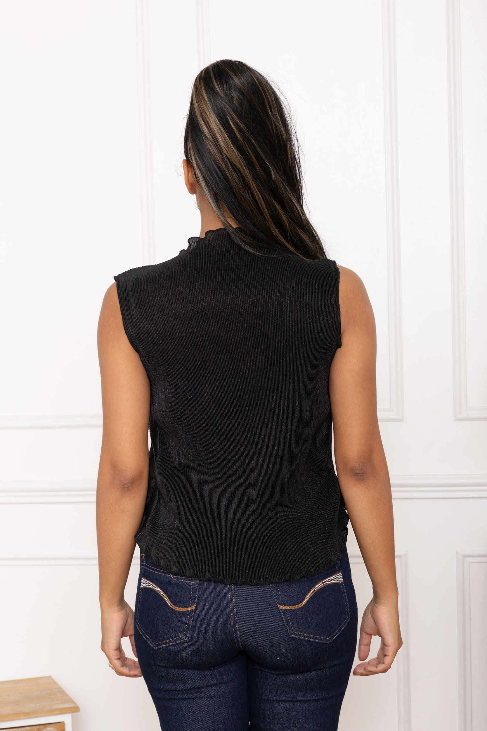 Aria, le top asymétrique texturé sans manches pailleté – Image 6