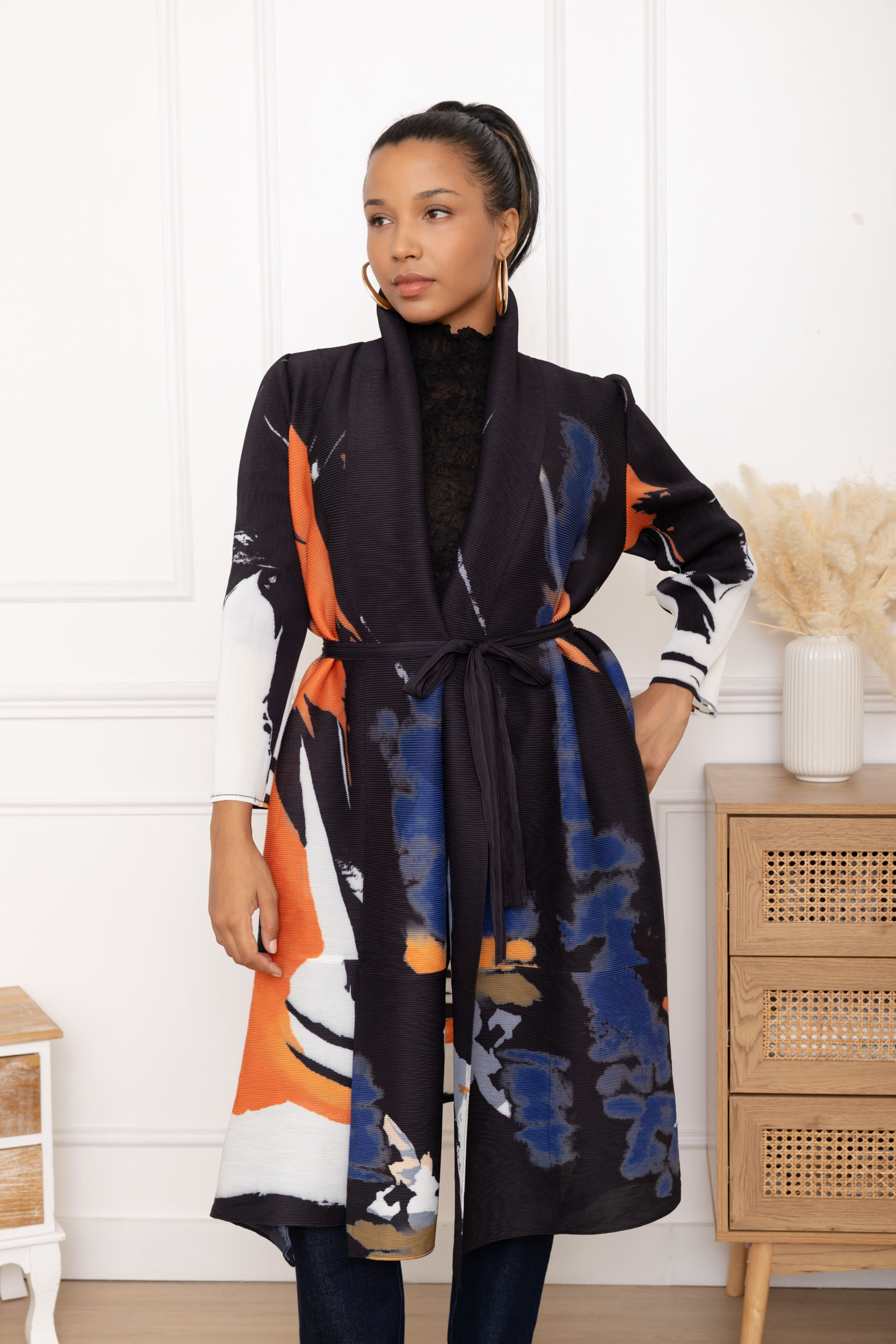 Sora, l'ensemble robe fourreau et manteau ceinturé imprimé abstrait – Image 17