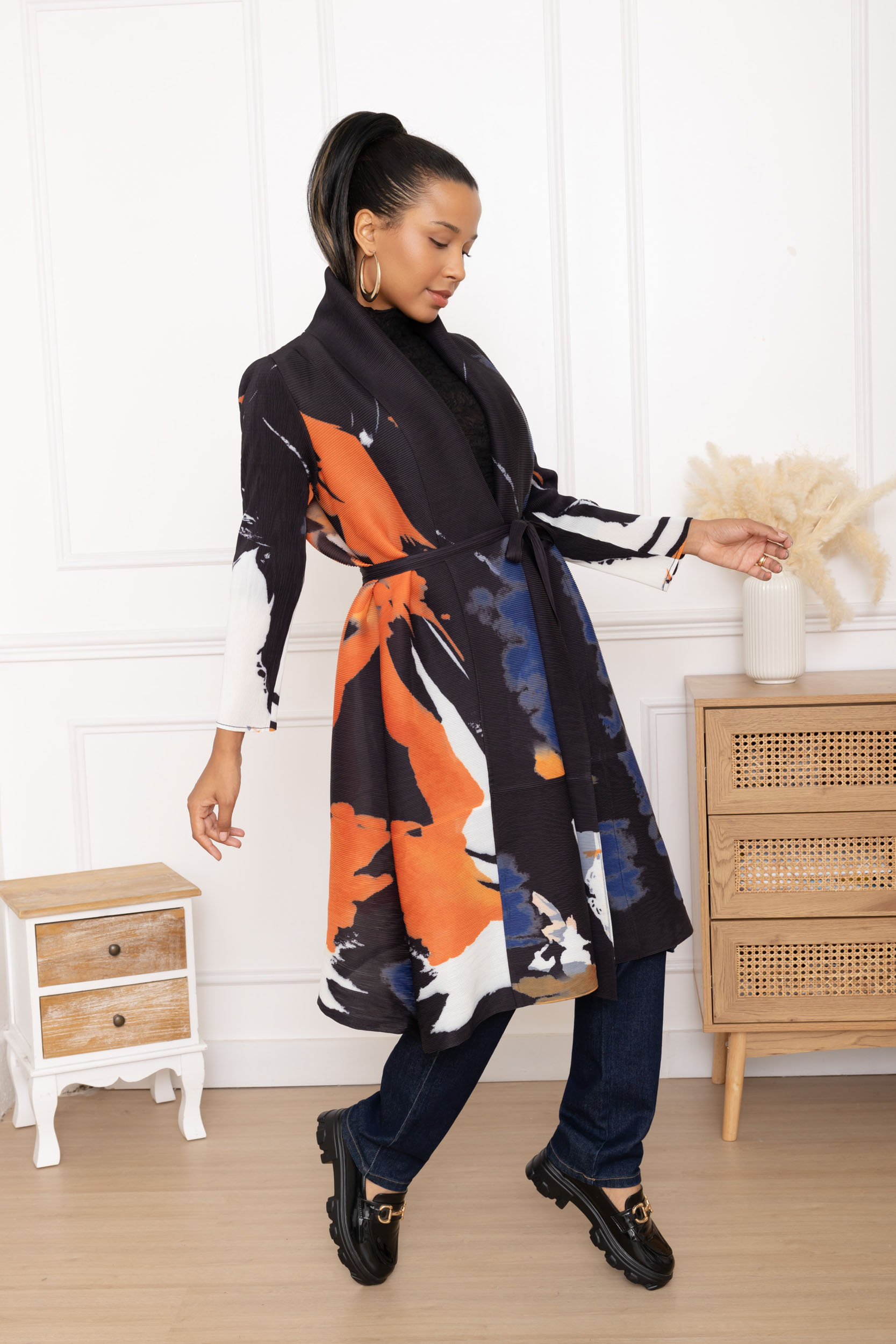 Sora, l'ensemble robe fourreau et manteau ceinturé imprimé abstrait – Image 12