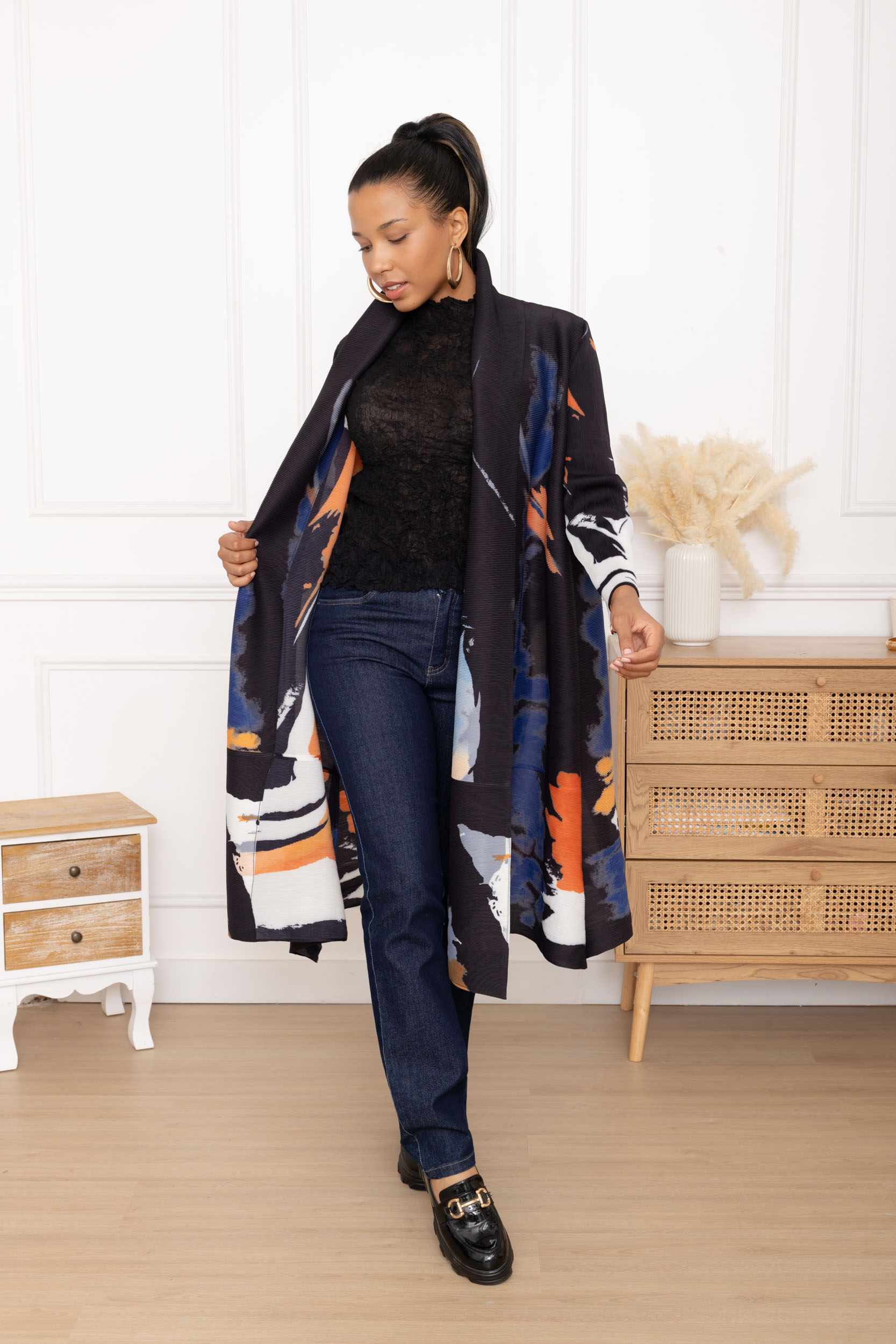 Sora, l'ensemble robe fourreau et manteau ceinturé imprimé abstrait – Image 15