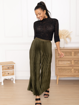 Annabelle, le pantalon large plissé satiné à relief