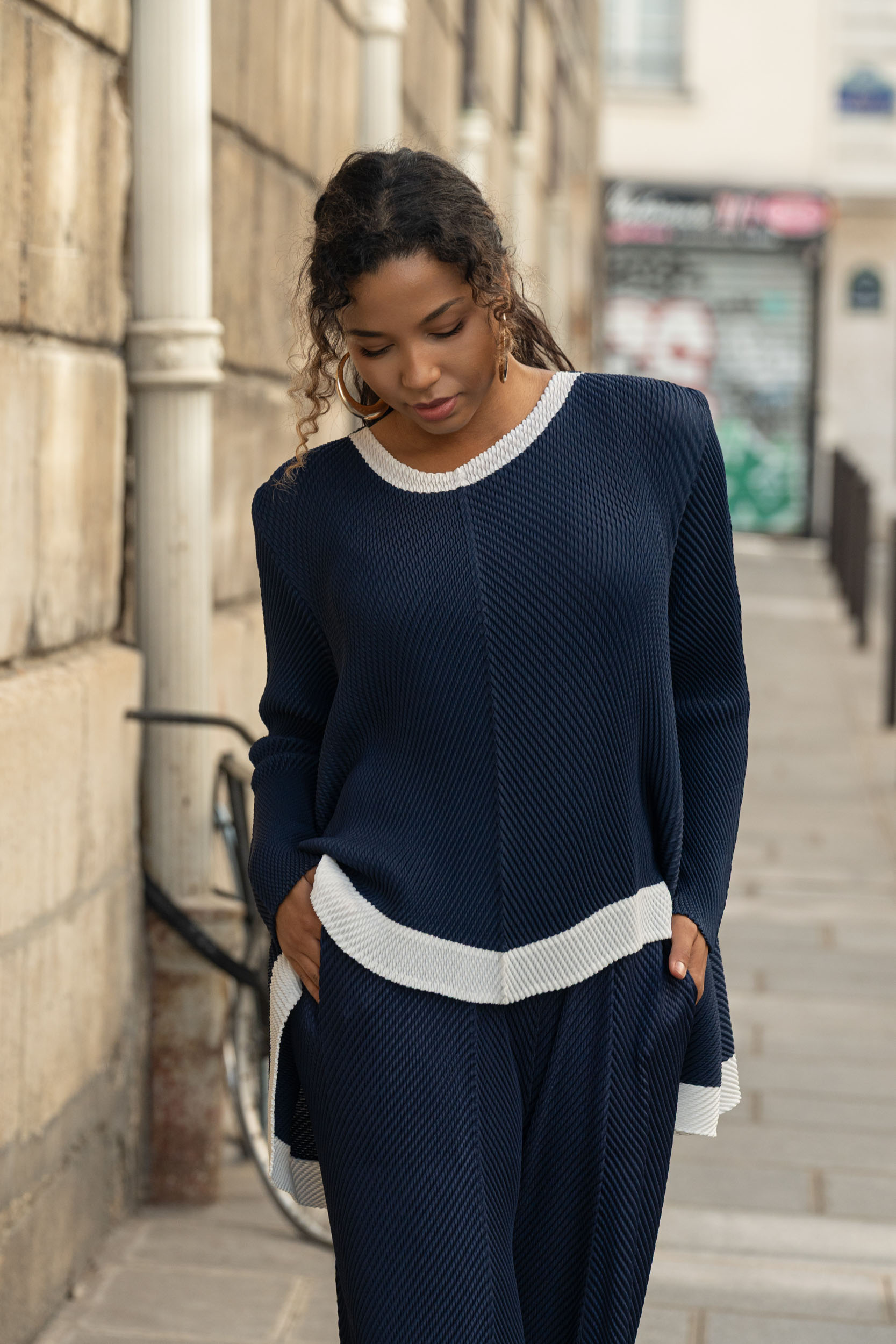 Léa, l'ensemble top bicolore et pantalon large côtelé – Image 9