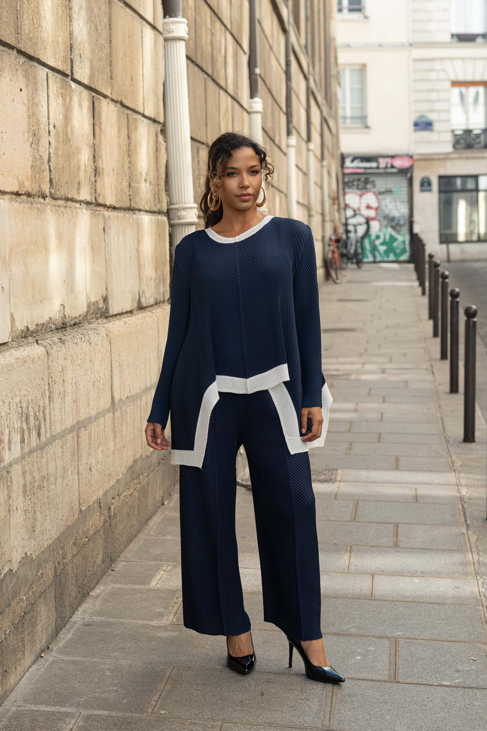 Léa, l'ensemble top bicolore et pantalon large côtelé – Image 8