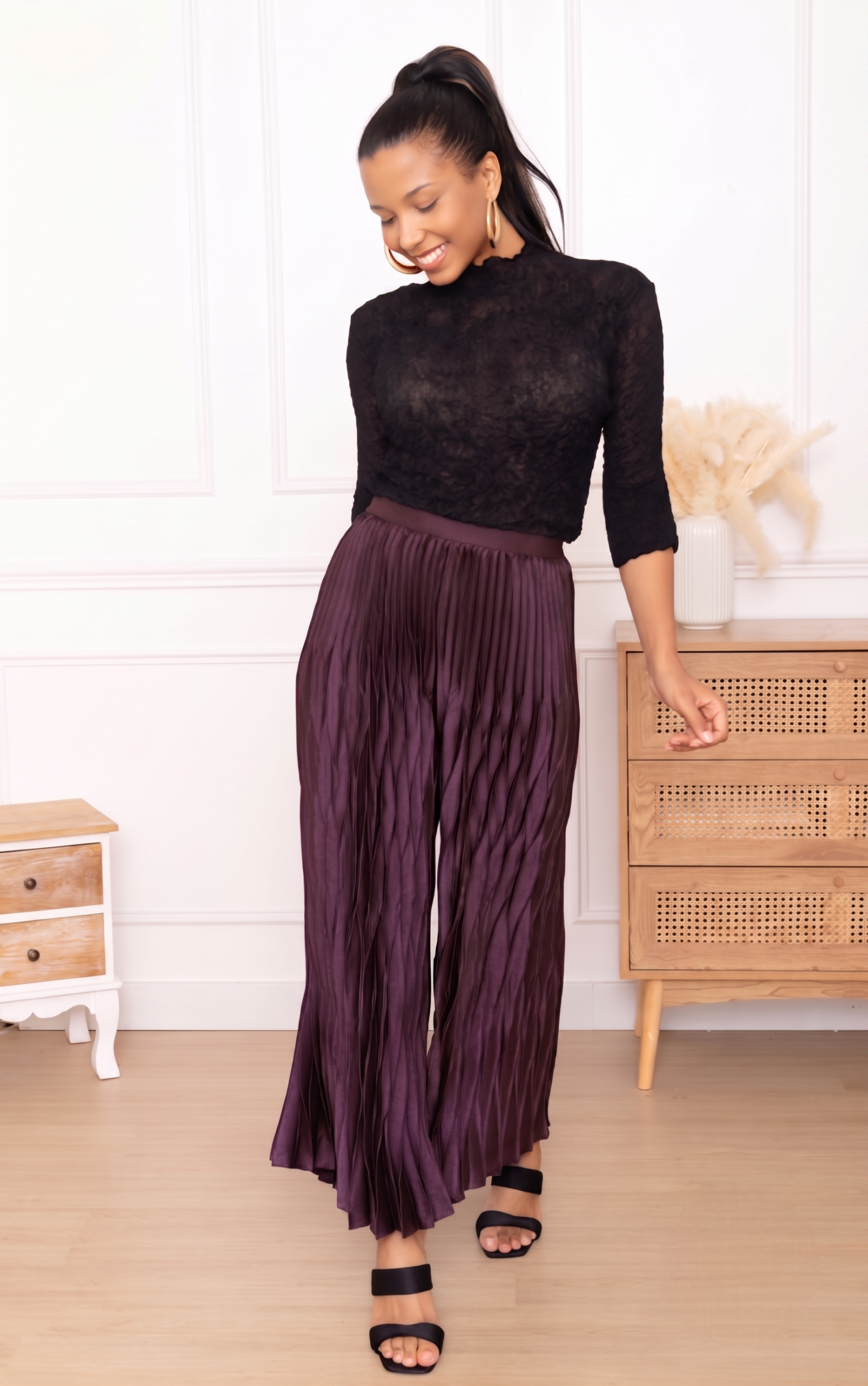 Annabelle, le pantalon large plissé satiné à relief – Image 8
